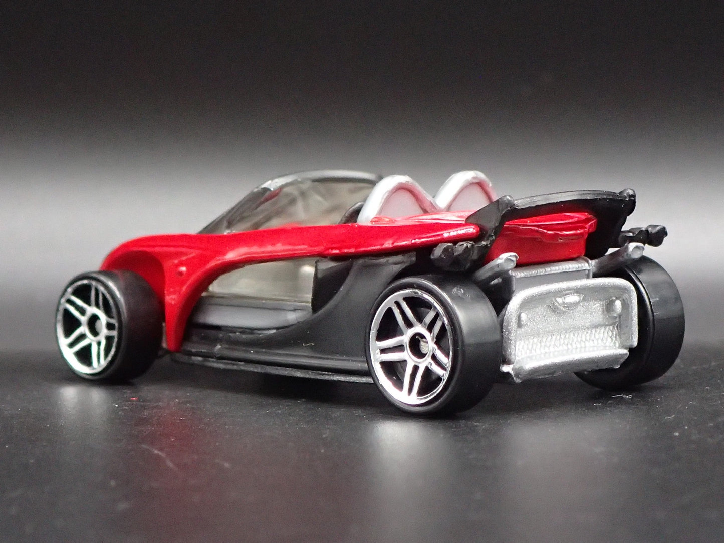 2000 00 LOTUS ELISE 340R RED 1:64 SCALE COLLECTIBLE DIORAMA DIECAST MODEL CAR