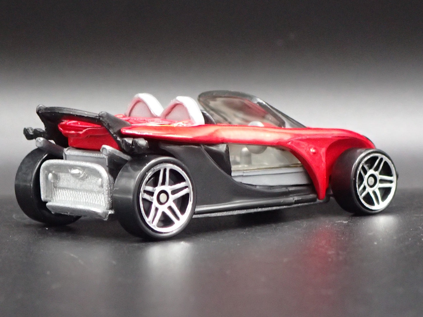 2000 00 LOTUS ELISE 340R RED 1:64 SCALE COLLECTIBLE DIORAMA DIECAST MODEL CAR