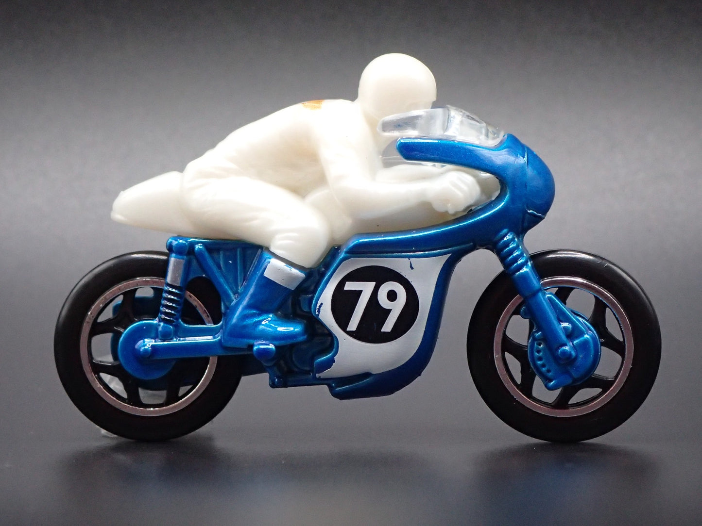 1966 66 TRIUMPH TIGER 100 MOTORCYCLE BLUE 1:64 SCALE DIORAMA DIECAST MODEL CAR