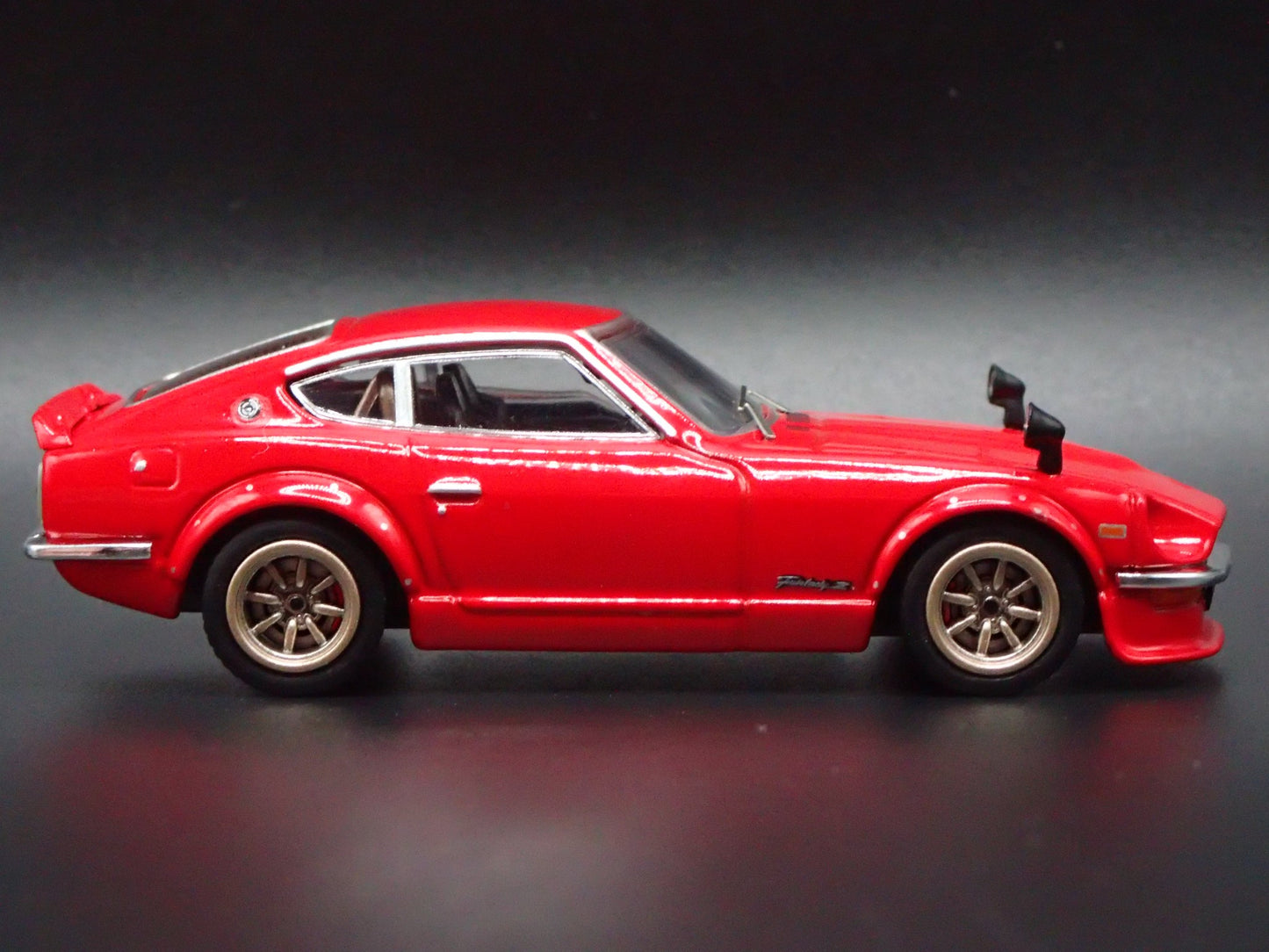 DATSUN FAIRLADY Z S30 JDM RARE 1/64 SCALE COLLECTIBLE DIORAMA DIECAST MODEL CAR