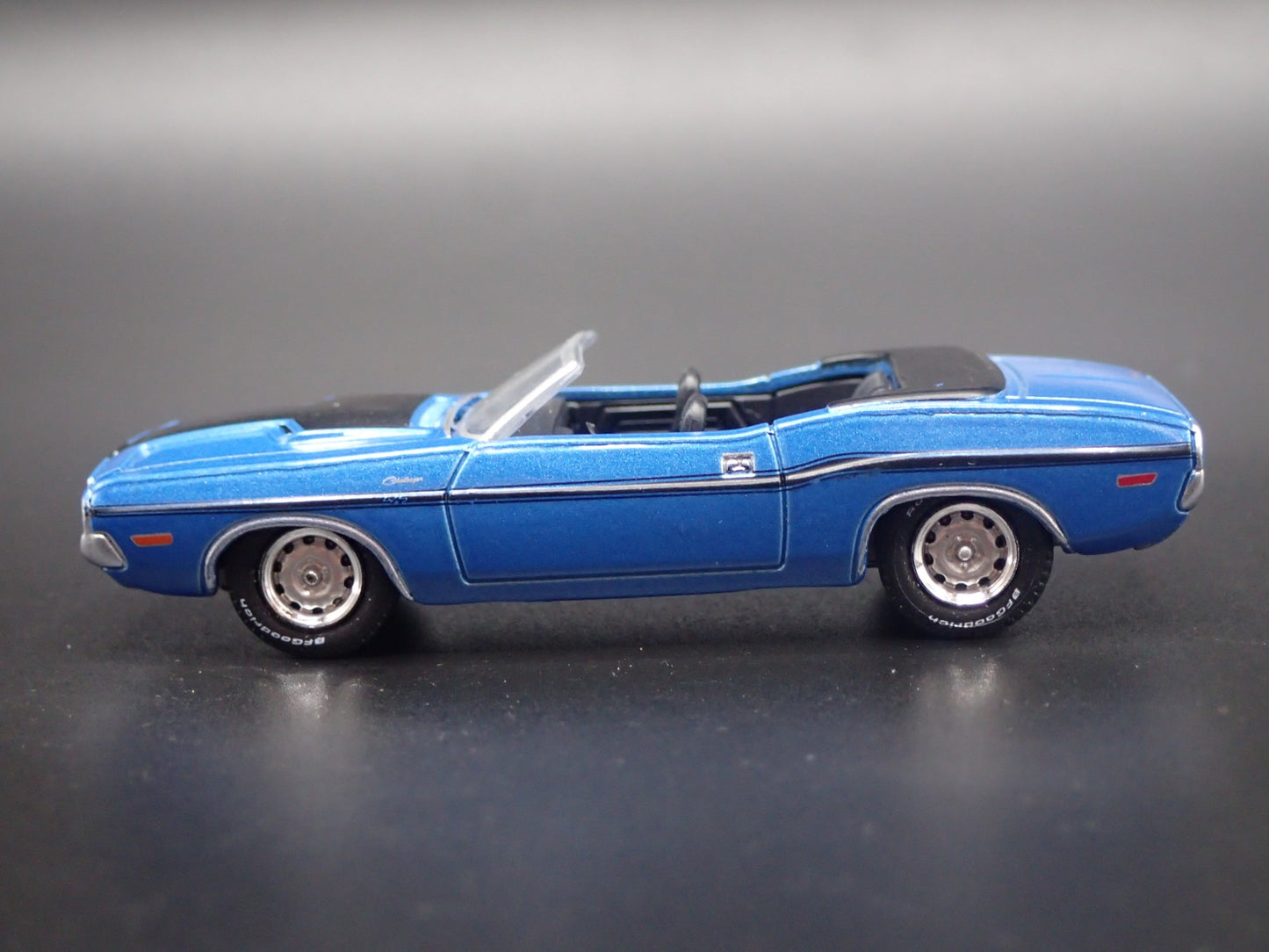 1970 70 DODGE CHALLENGER RT HEMI CONVERTIBLE BLUE 1:64 SCALE DIECAST MODEL CAR