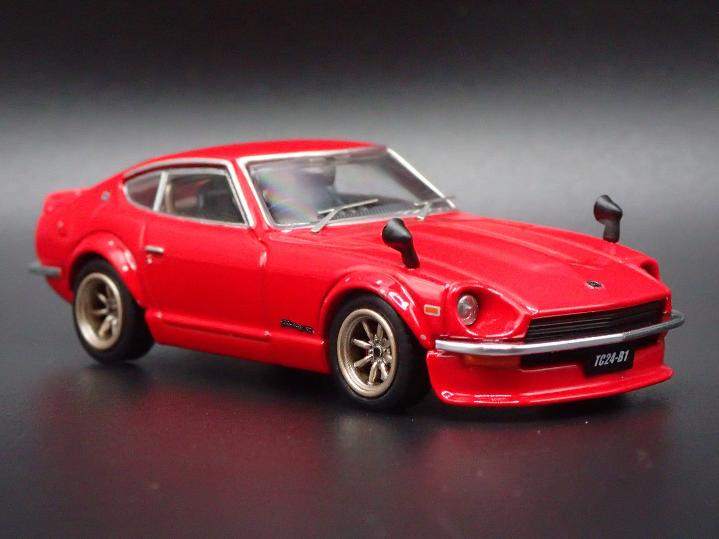 DATSUN FAIRLADY Z S30 JDM RARE 1/64 SCALE COLLECTIBLE DIORAMA DIECAST MODEL CAR