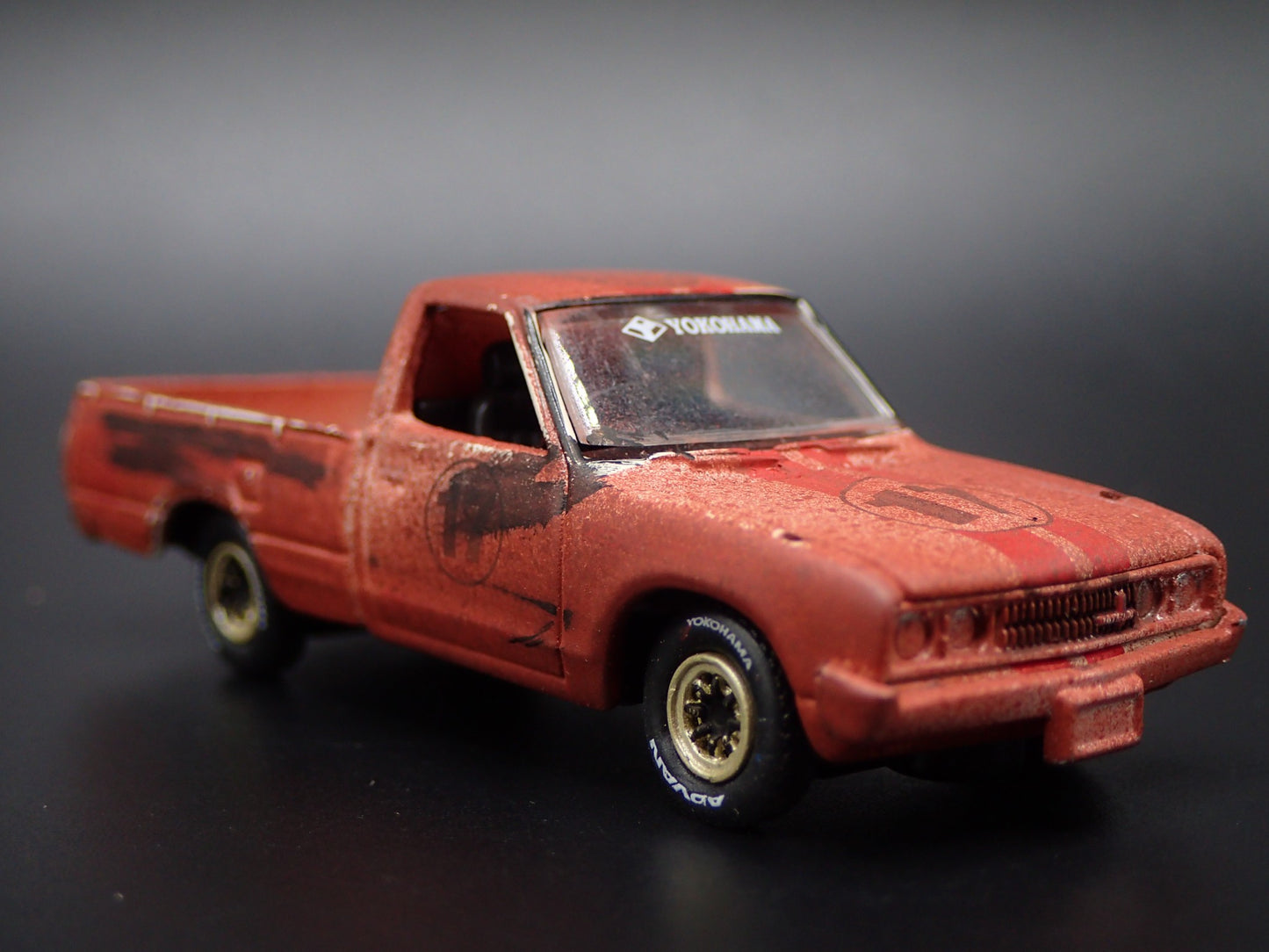 1974 74 DATSUN PICKUP TRUCK YOKOHAMA BARN FIND 1:64 SCALE DIECAST MODEL CAR