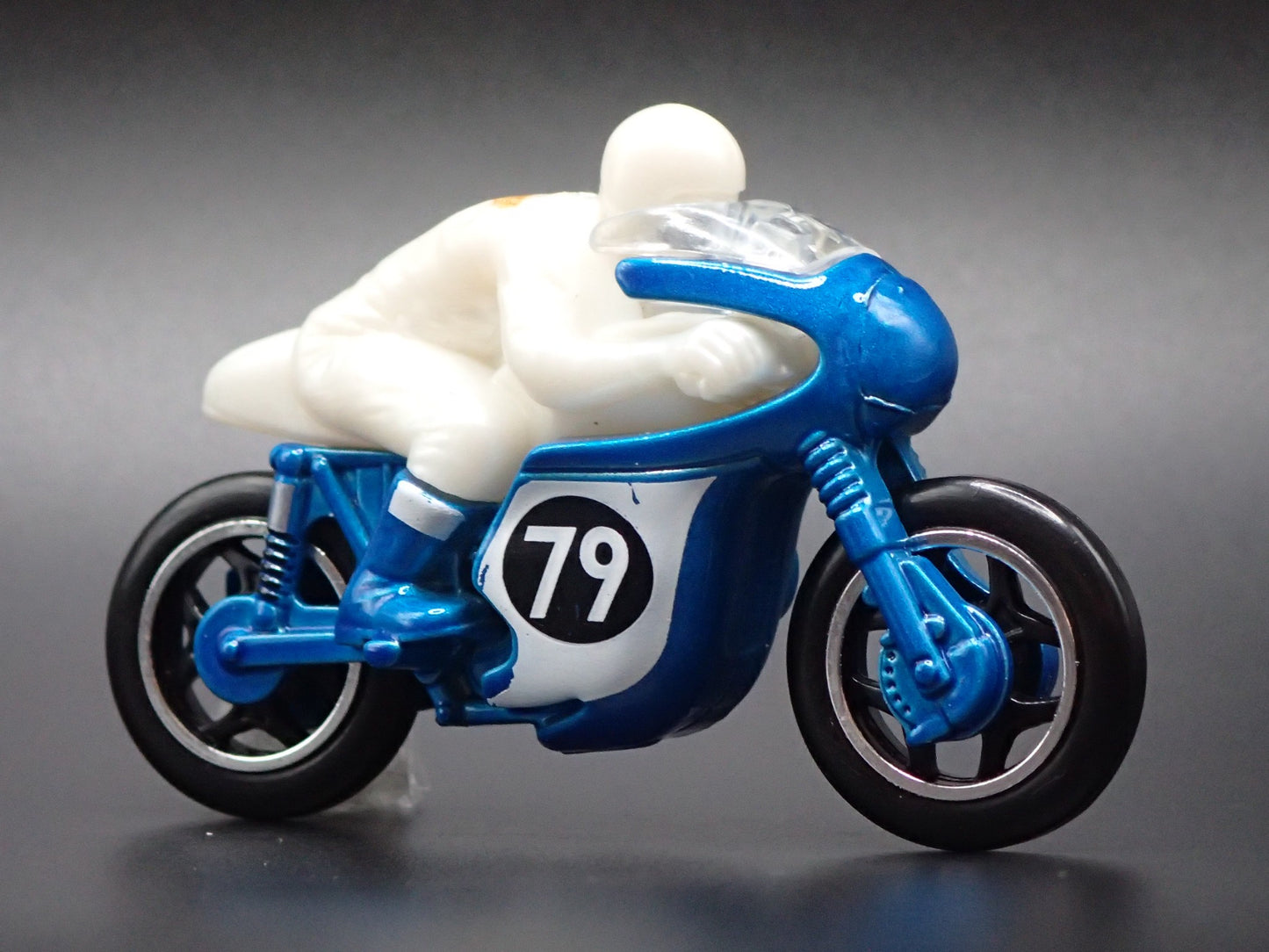 1966 66 TRIUMPH TIGER 100 MOTORCYCLE BLUE 1:64 SCALE DIORAMA DIECAST MODEL CAR