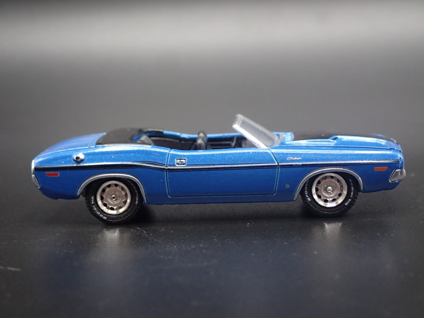 1970 70 DODGE CHALLENGER RT HEMI CONVERTIBLE BLUE 1:64 SCALE DIECAST MODEL CAR
