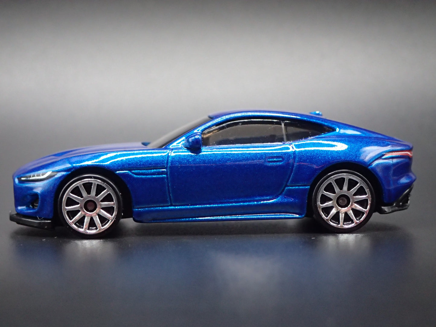 2014-2024 JAGUAR F TYPE COUPE 1:64 SCALE COLLECTIBLE DIORAMA DIECAST MODEL CAR