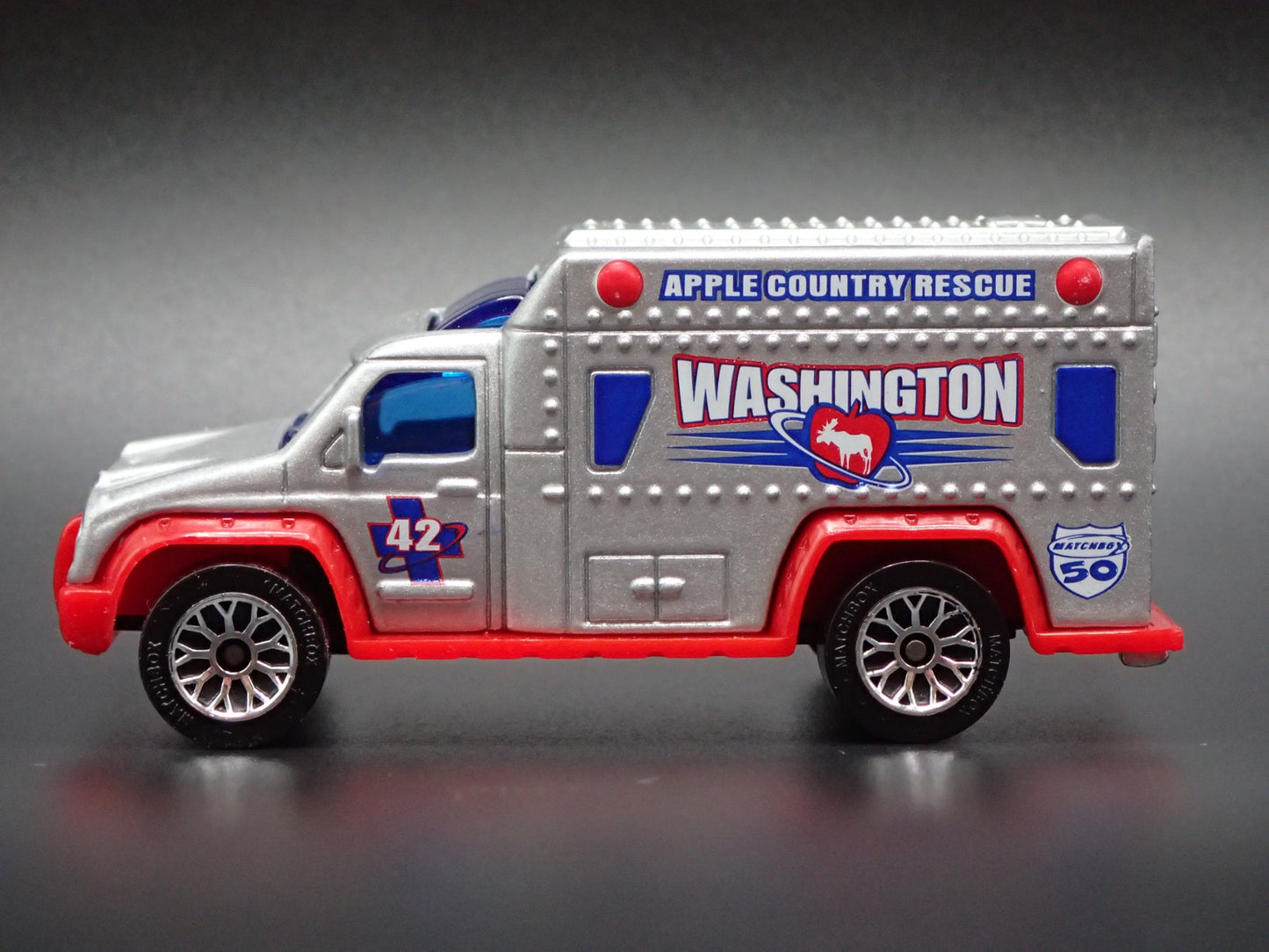 AMBULANCE APPLE COUNTRY RESCUE WASHINGTON SILVER 1:64 MB SCALE DIECAST MODEL CAR