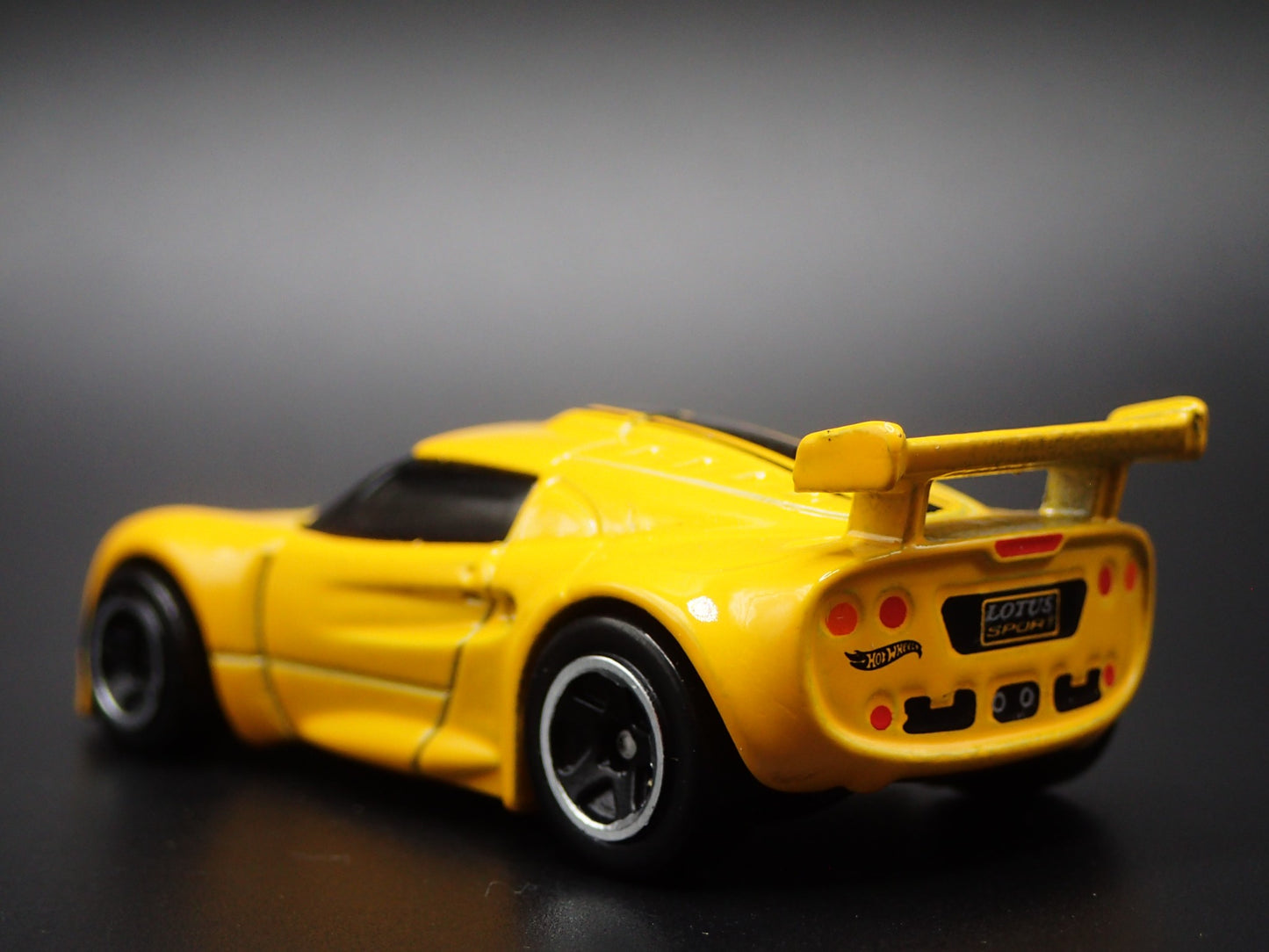 LOTUS SPORT ELISE YELLOW 1/64 SCALE COLLECTIBLE DIORAMA DIECAST MODEL CAR
