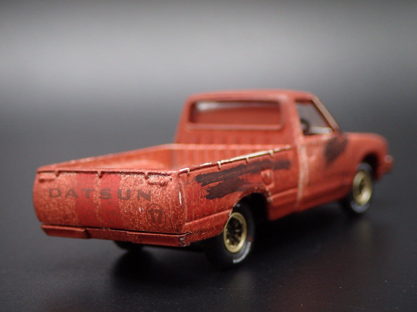 1974 74 DATSUN PICKUP TRUCK YOKOHAMA BARN FIND 1:64 SCALE DIECAST MODEL CAR