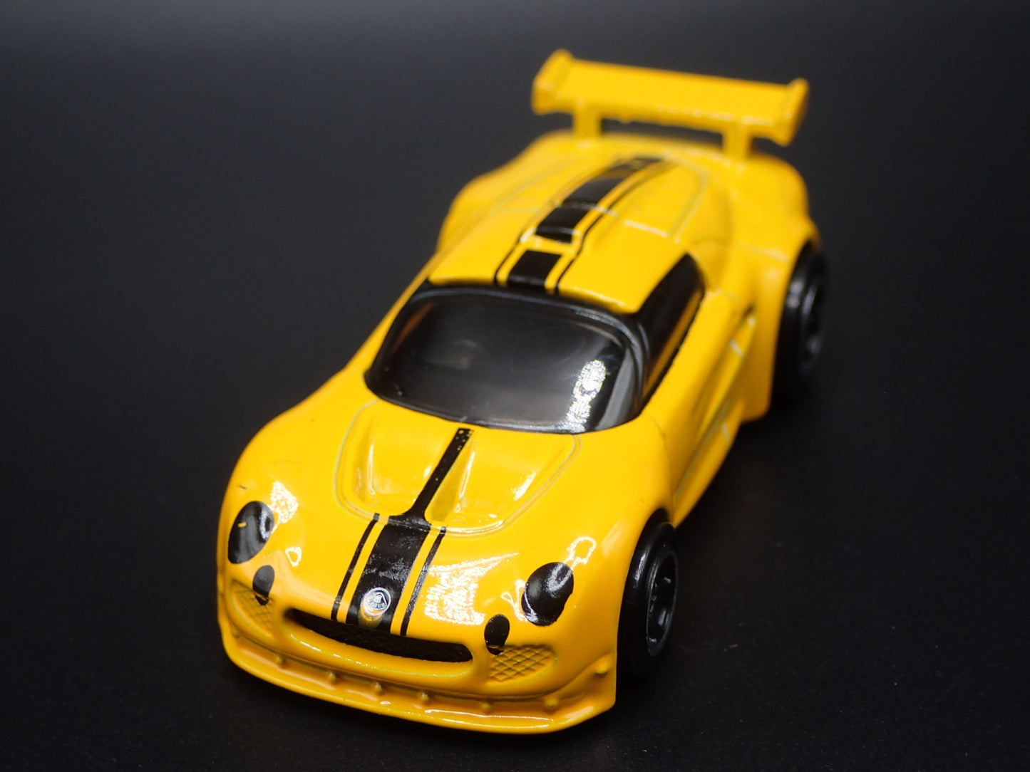 LOTUS SPORT ELISE YELLOW 1/64 SCALE COLLECTIBLE DIORAMA DIECAST MODEL CAR
