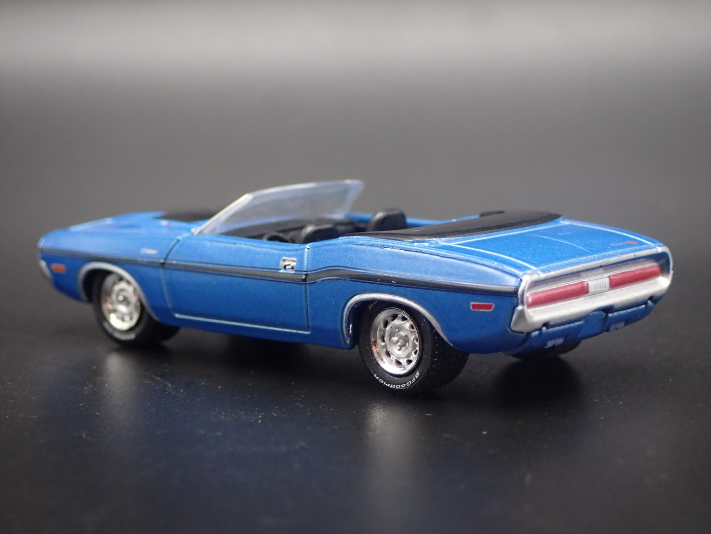1970 70 DODGE CHALLENGER RT HEMI CONVERTIBLE BLUE 1:64 SCALE DIECAST MODEL CAR