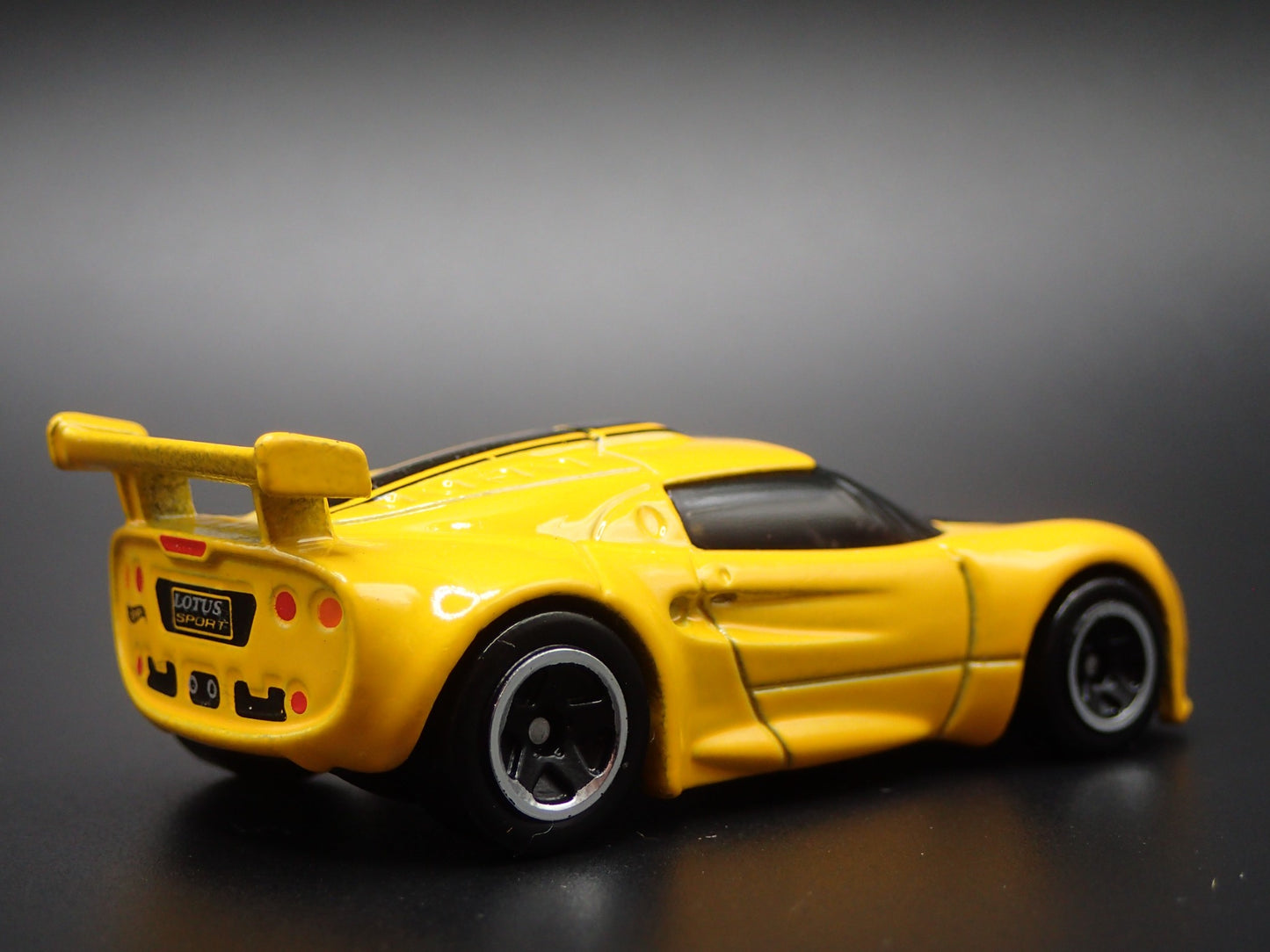 LOTUS SPORT ELISE YELLOW 1/64 SCALE COLLECTIBLE DIORAMA DIECAST MODEL CAR