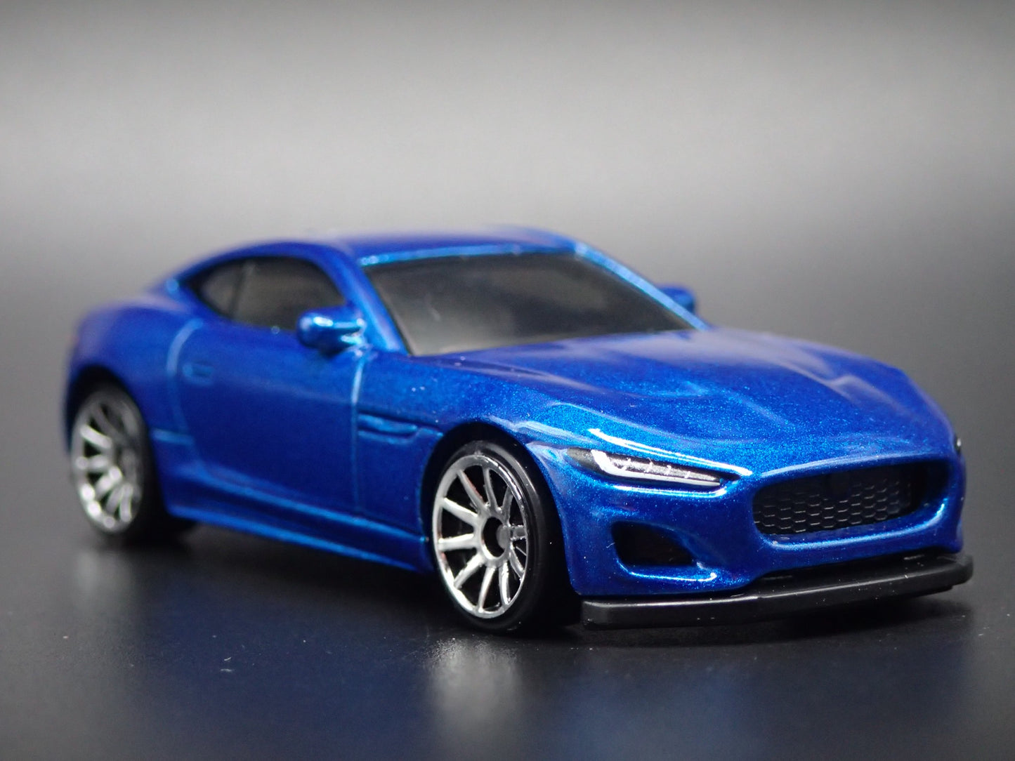 2014-2024 JAGUAR F TYPE COUPE 1:64 SCALE COLLECTIBLE DIORAMA DIECAST MODEL CAR