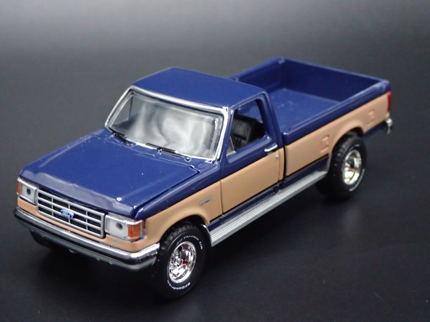 1987 87 FORD F150 XLT LARIAT PICKUP TRUCK 1:64 SCALE DIORAMA DIECAST MODEL CAR
