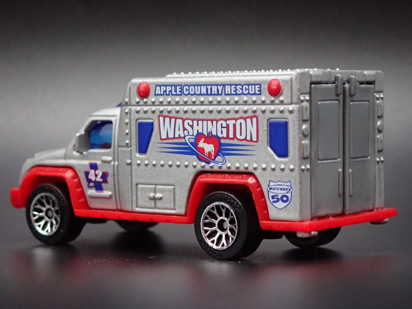 AMBULANCE APPLE COUNTRY RESCUE WASHINGTON SILVER 1:64 MB SCALE DIECAST MODEL CAR