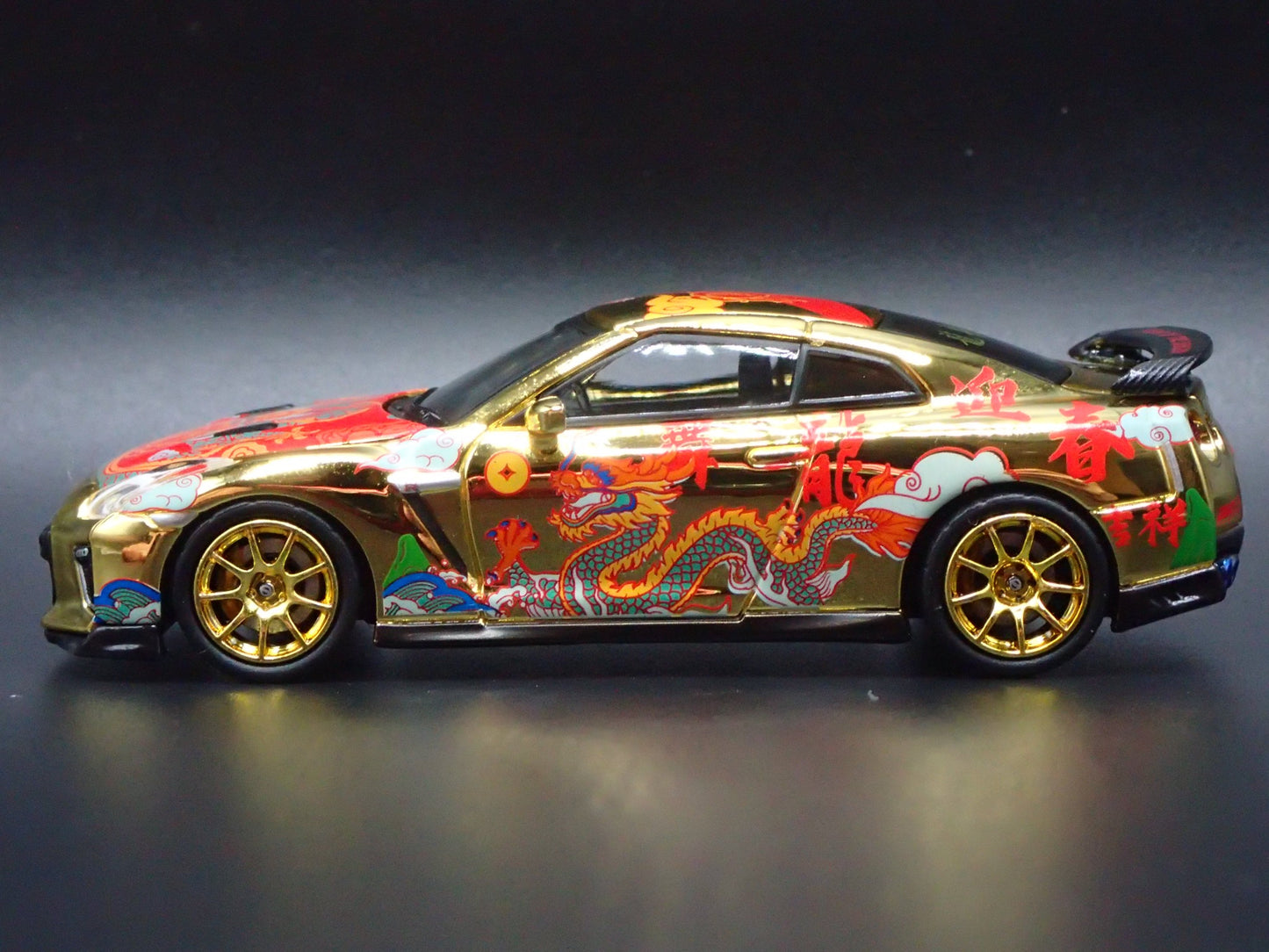 NISSAN GT-R GTR R35 2024 YEAR OF THE DRAGON 1:64 SCALE DIORAMA DIECAST MODEL CAR