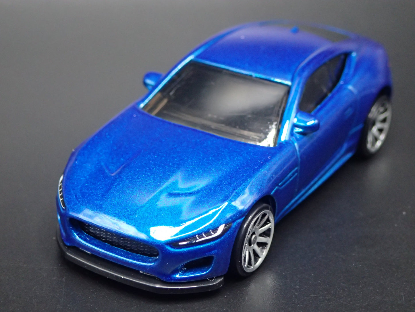 2014-2024 JAGUAR F TYPE COUPE 1:64 SCALE COLLECTIBLE DIORAMA DIECAST MODEL CAR