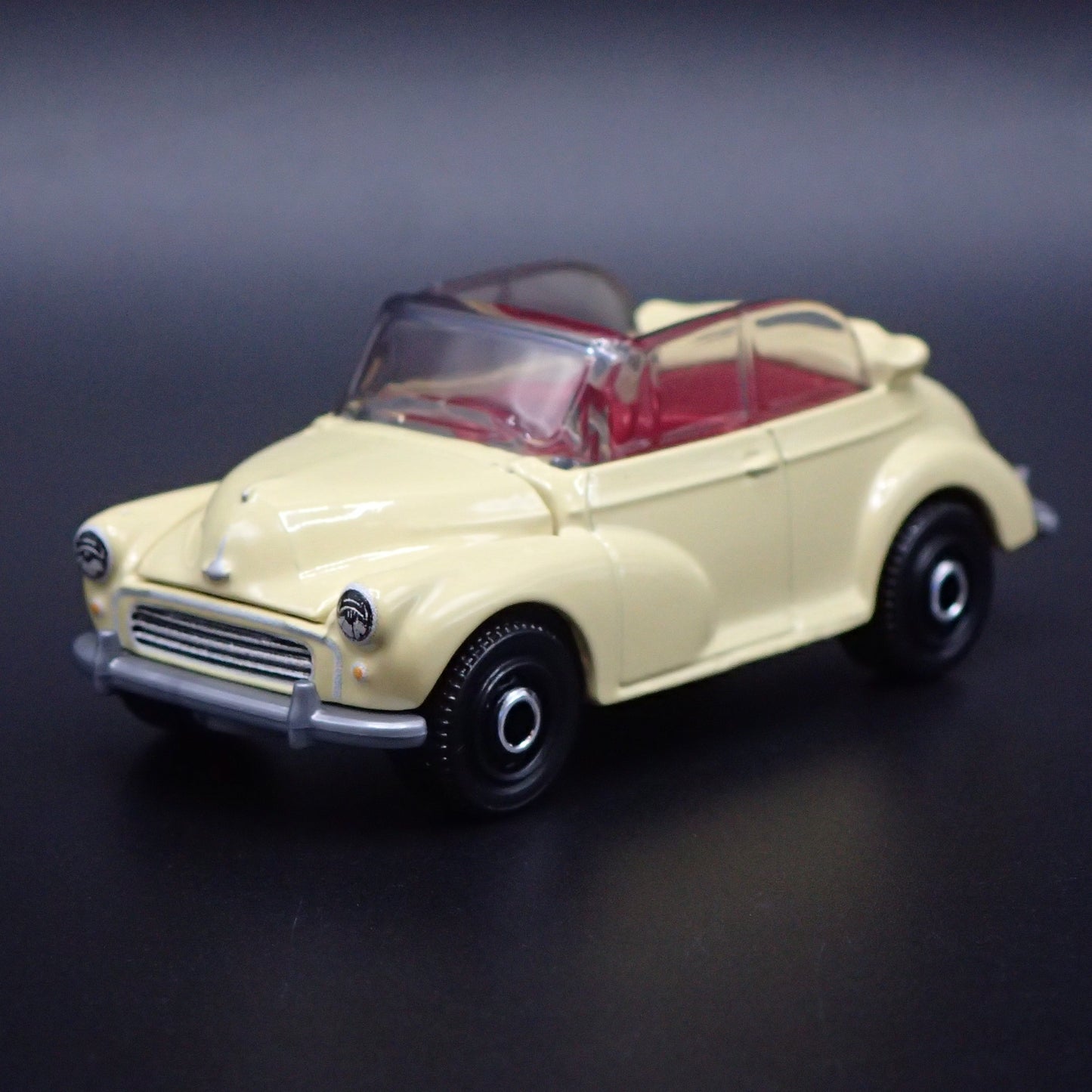MORRIS MINOR CONVERTIBLE CREAM 1:64 SCALE COLLECTIBLE DIORAMA DIECAST MODEL CAR