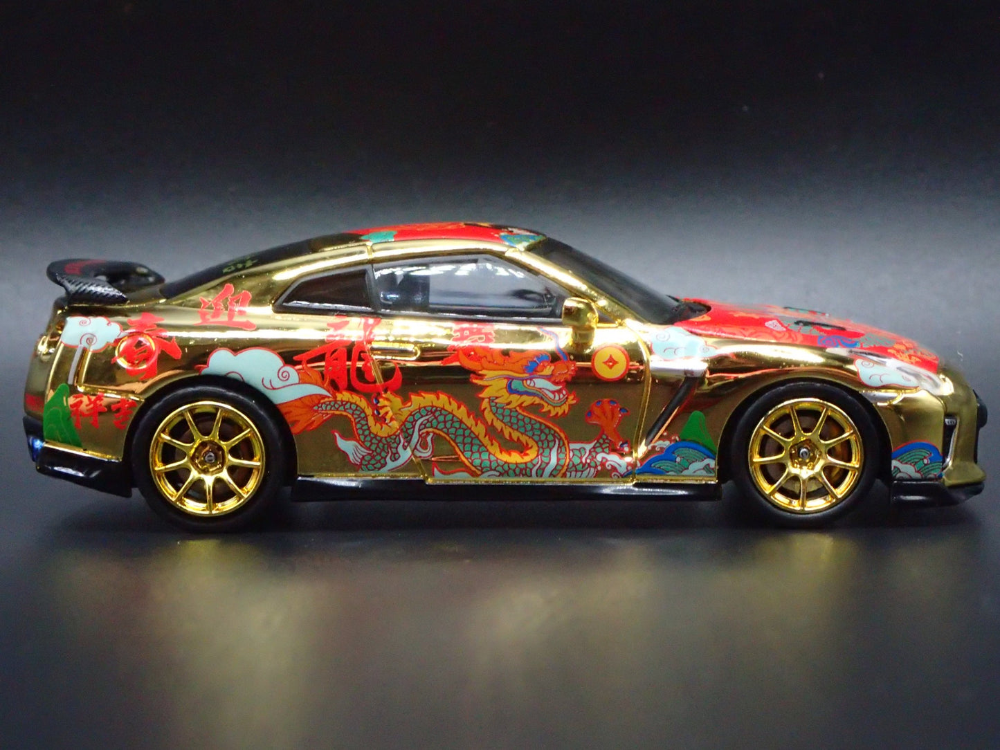 NISSAN GT-R GTR R35 2024 YEAR OF THE DRAGON 1:64 SCALE DIORAMA DIECAST MODEL CAR