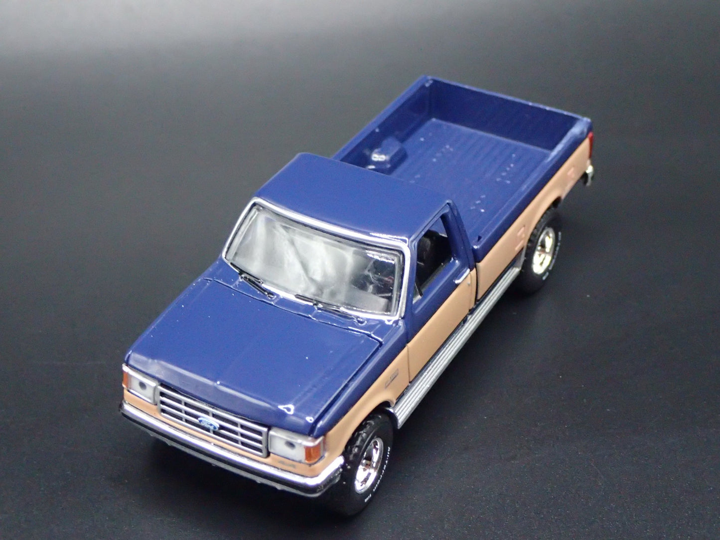 1987 87 FORD F150 XLT LARIAT PICKUP TRUCK 1:64 SCALE DIORAMA DIECAST MODEL CAR