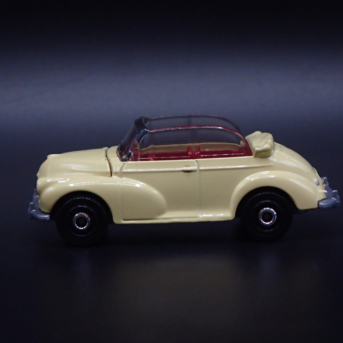 MORRIS MINOR CONVERTIBLE CREAM 1:64 SCALE COLLECTIBLE DIORAMA DIECAST MODEL CAR
