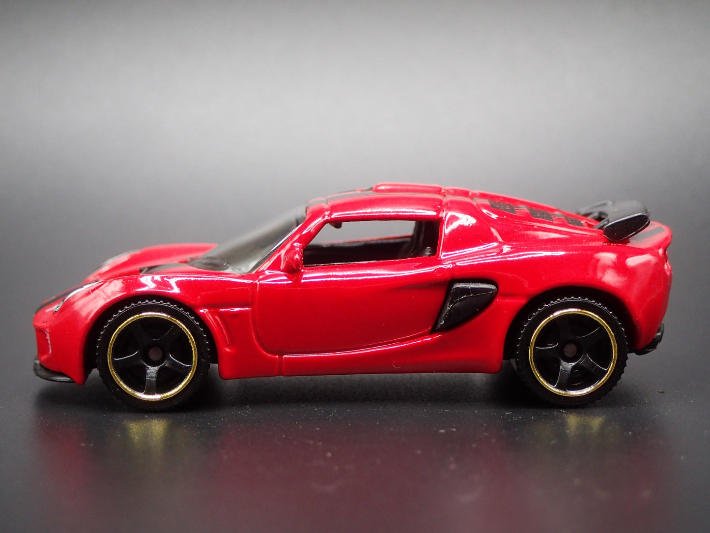 2020-2021 LOTUS EXIGE RED 1/64 SCALE COLLECTIBLE DIORAMA DIECAST MODEL CAR