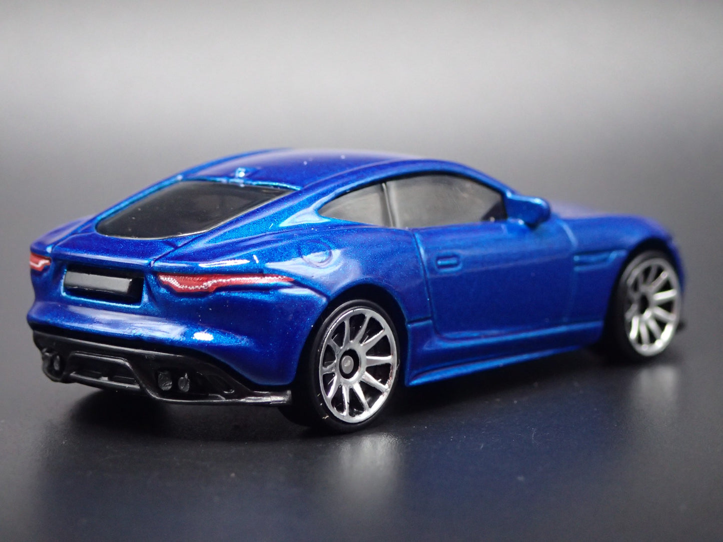 2014-2024 JAGUAR F TYPE COUPE 1:64 SCALE COLLECTIBLE DIORAMA DIECAST MODEL CAR