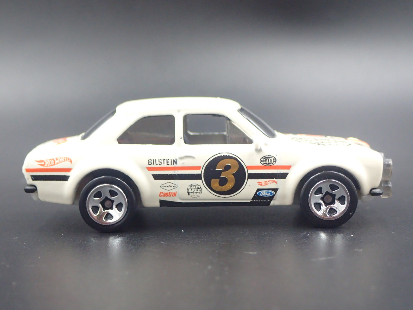 1970 70 FORD ESCORT RS1600 GUM BALL 3000 WHITE 1:64 SCALE DIECAST MODEL CAR