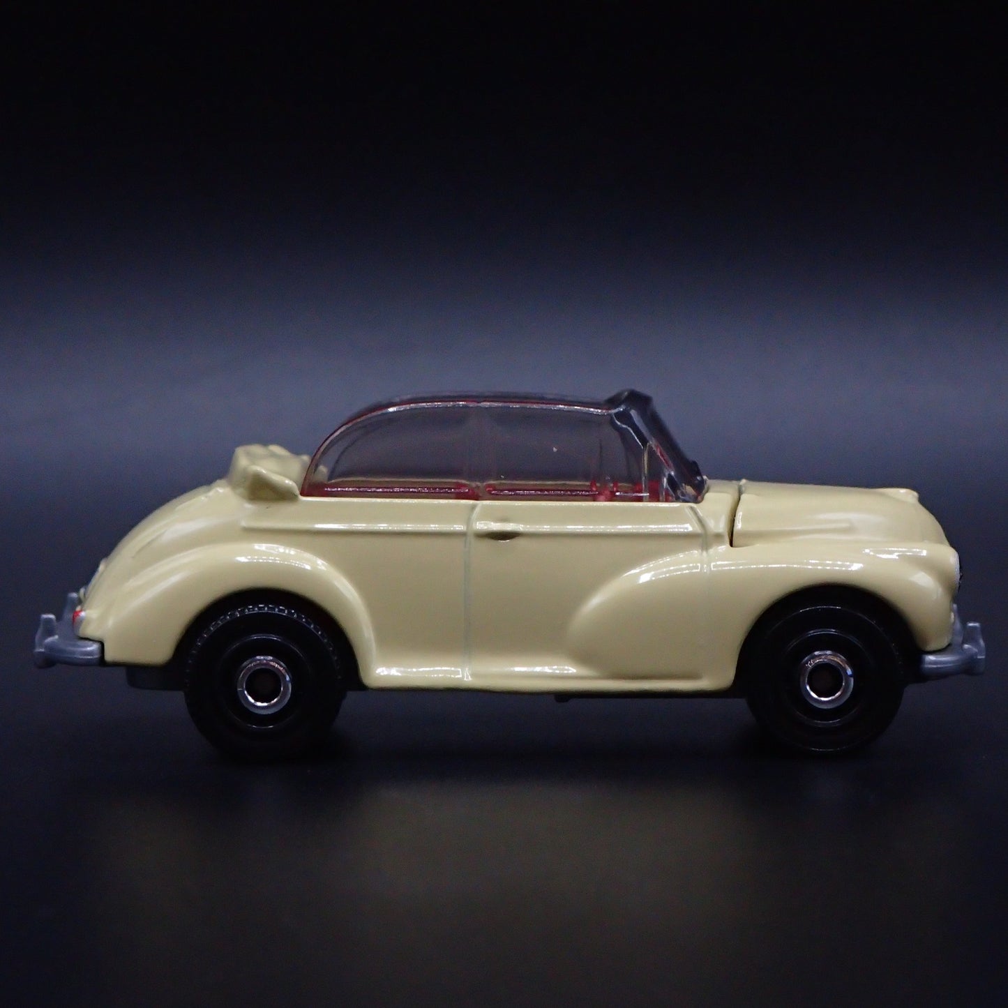 MORRIS MINOR CONVERTIBLE CREAM 1:64 SCALE COLLECTIBLE DIORAMA DIECAST MODEL CAR