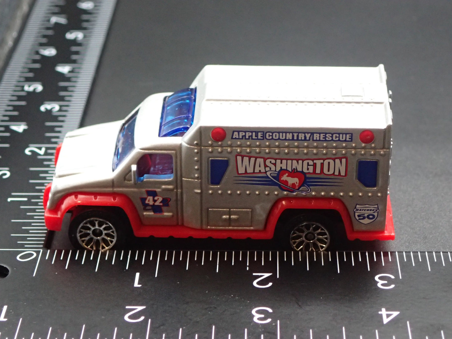 AMBULANCE APPLE COUNTRY RESCUE WASHINGTON SILVER 1:64 MB SCALE DIECAST MODEL CAR