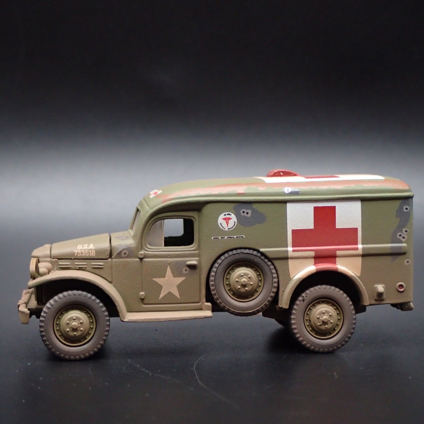 KOREAN WAR GMC WC54 ARMY MILITARY AMBULANCE 1:64 SCALE DIORAMA DIECAST MODEL CAR