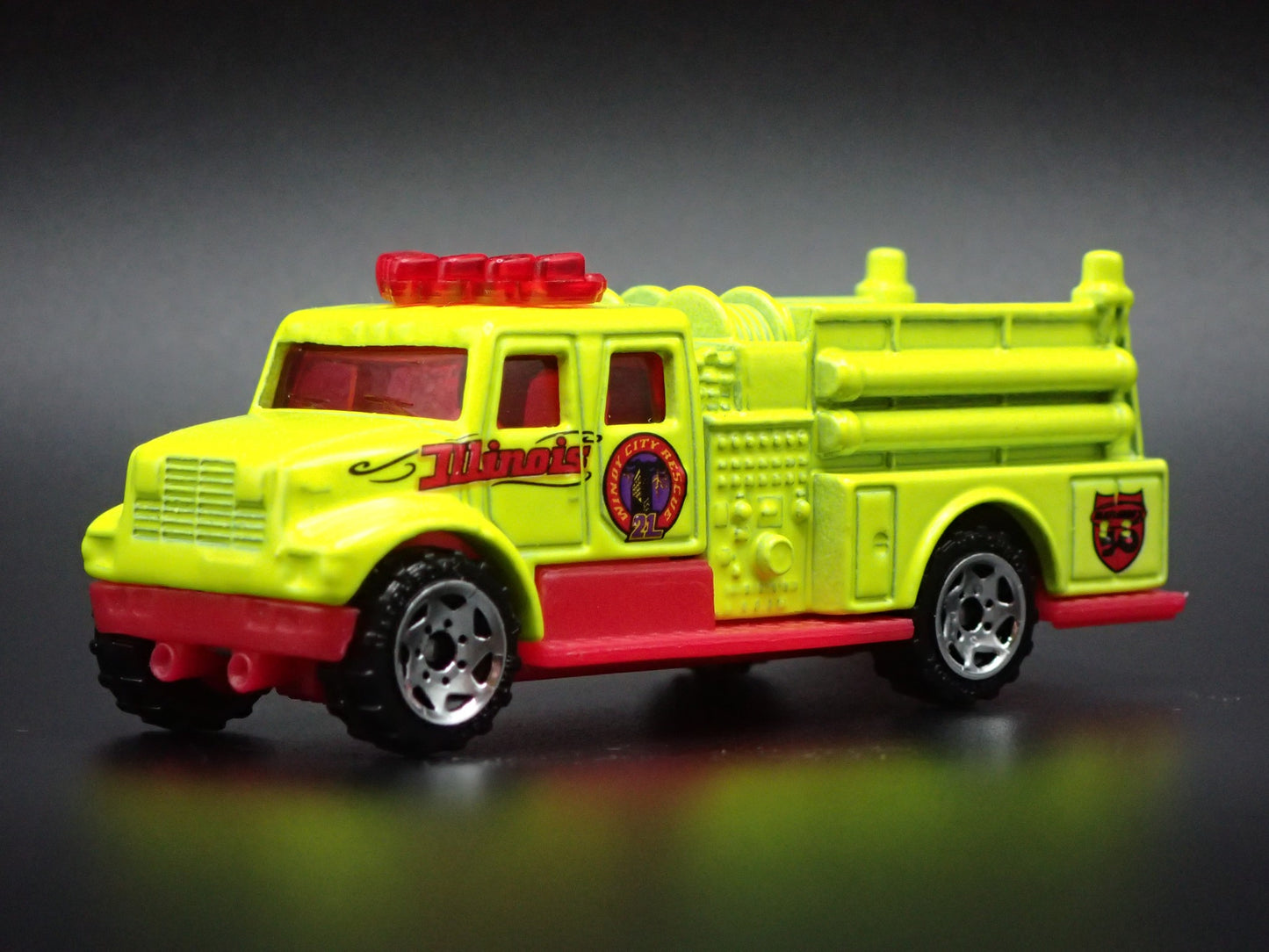 INTERNATIONAL PUMPER FIRE TRUCK ILLINOIS 1:64 MB SCALE DIORAMA DIECAST MODEL CAR