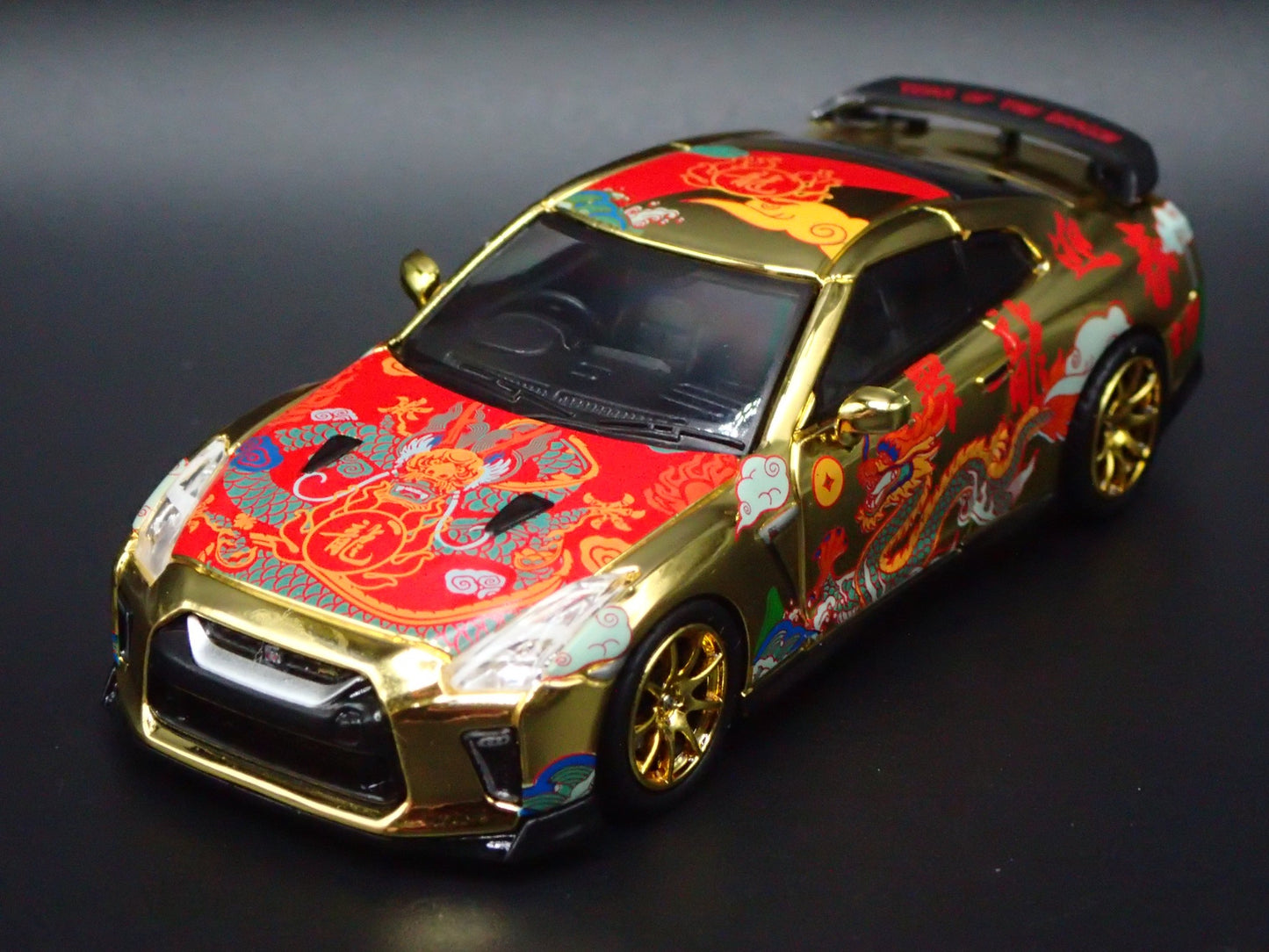 NISSAN GT-R GTR R35 2024 YEAR OF THE DRAGON 1:64 SCALE DIORAMA DIECAST MODEL CAR