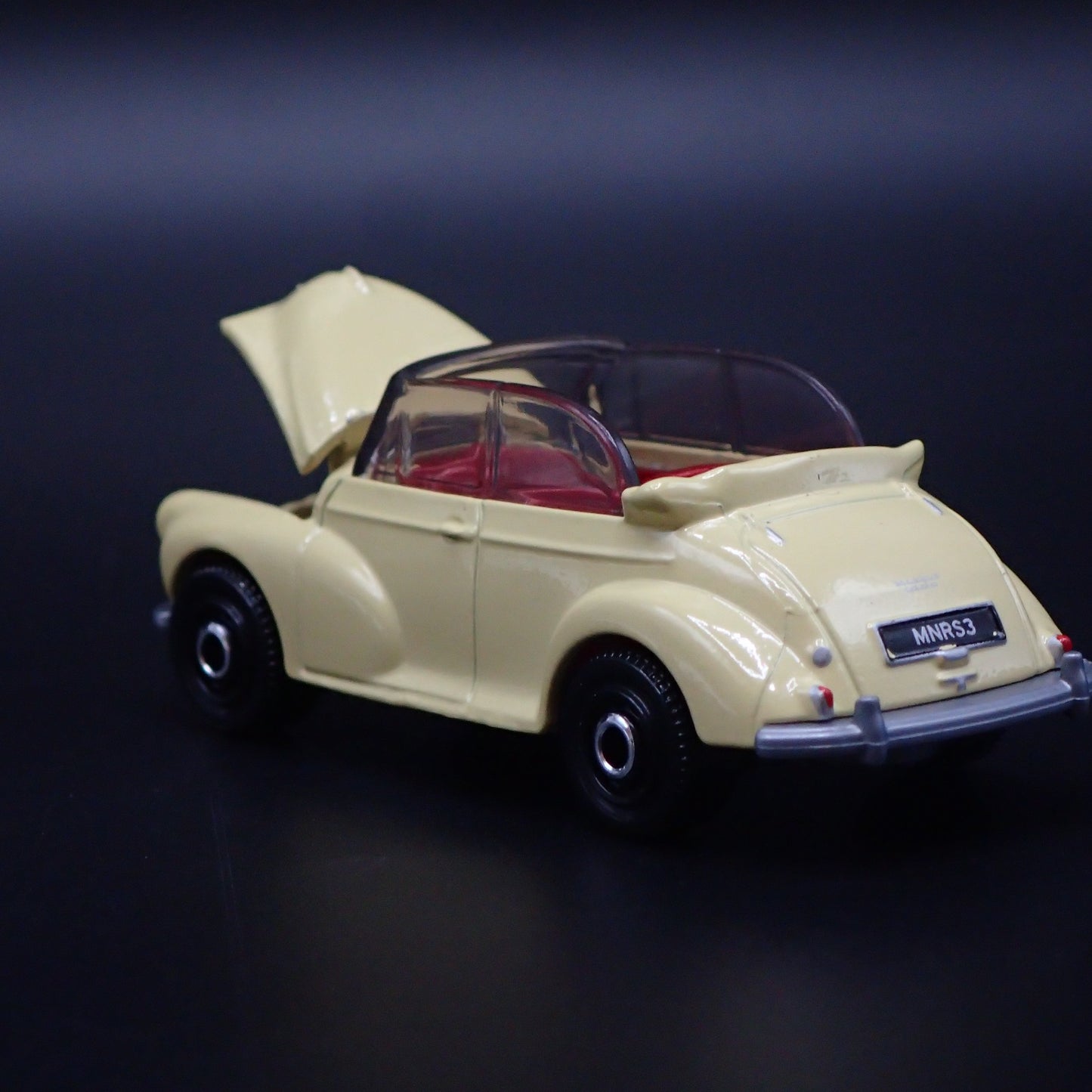 MORRIS MINOR CONVERTIBLE CREAM 1:64 SCALE COLLECTIBLE DIORAMA DIECAST MODEL CAR