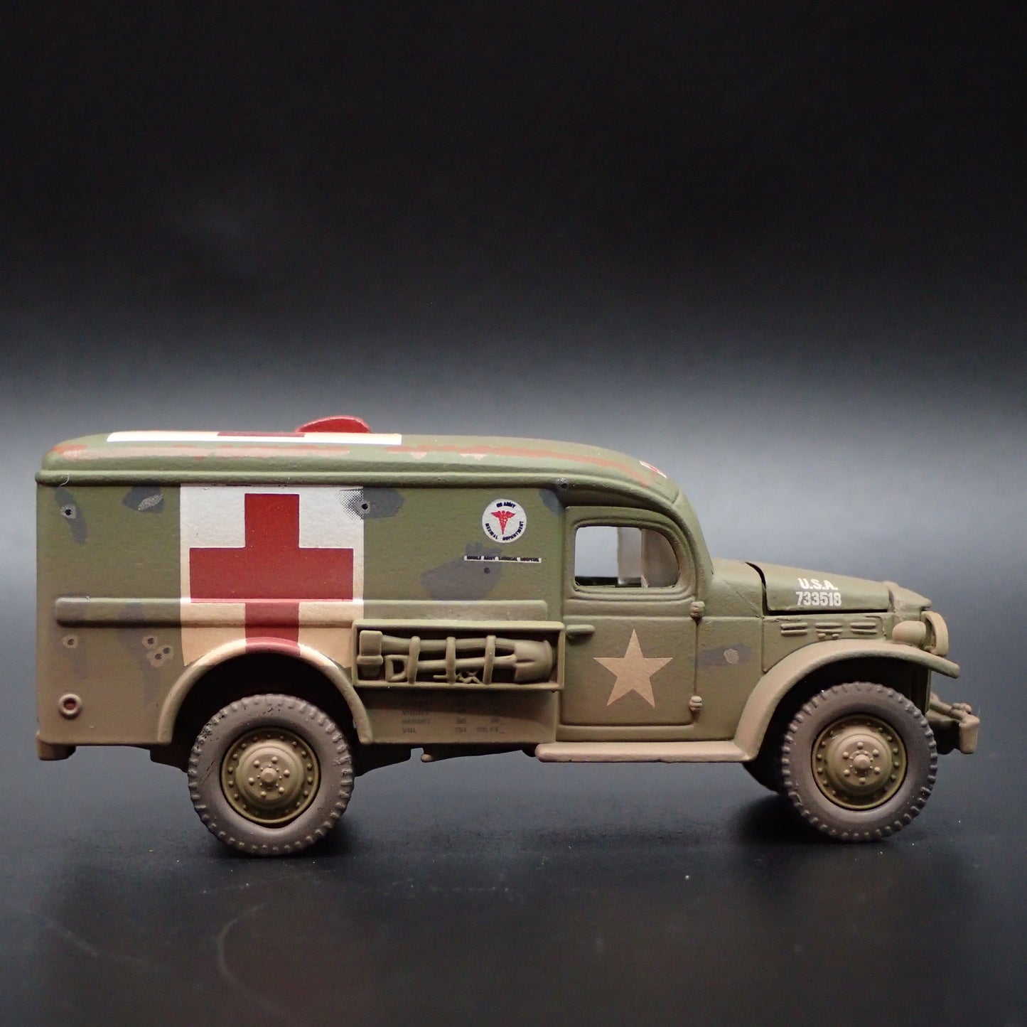 KOREAN WAR GMC WC54 ARMY MILITARY AMBULANCE 1:64 SCALE DIORAMA DIECAST MODEL CAR