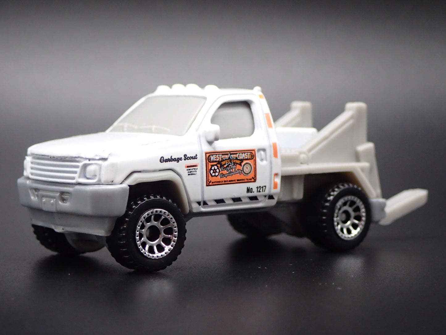 MODERN GARBAGE TIPPER TRASH TRUCK 1/64 MB SCALE COLLECTIBLE DIECAST MODEL CAR