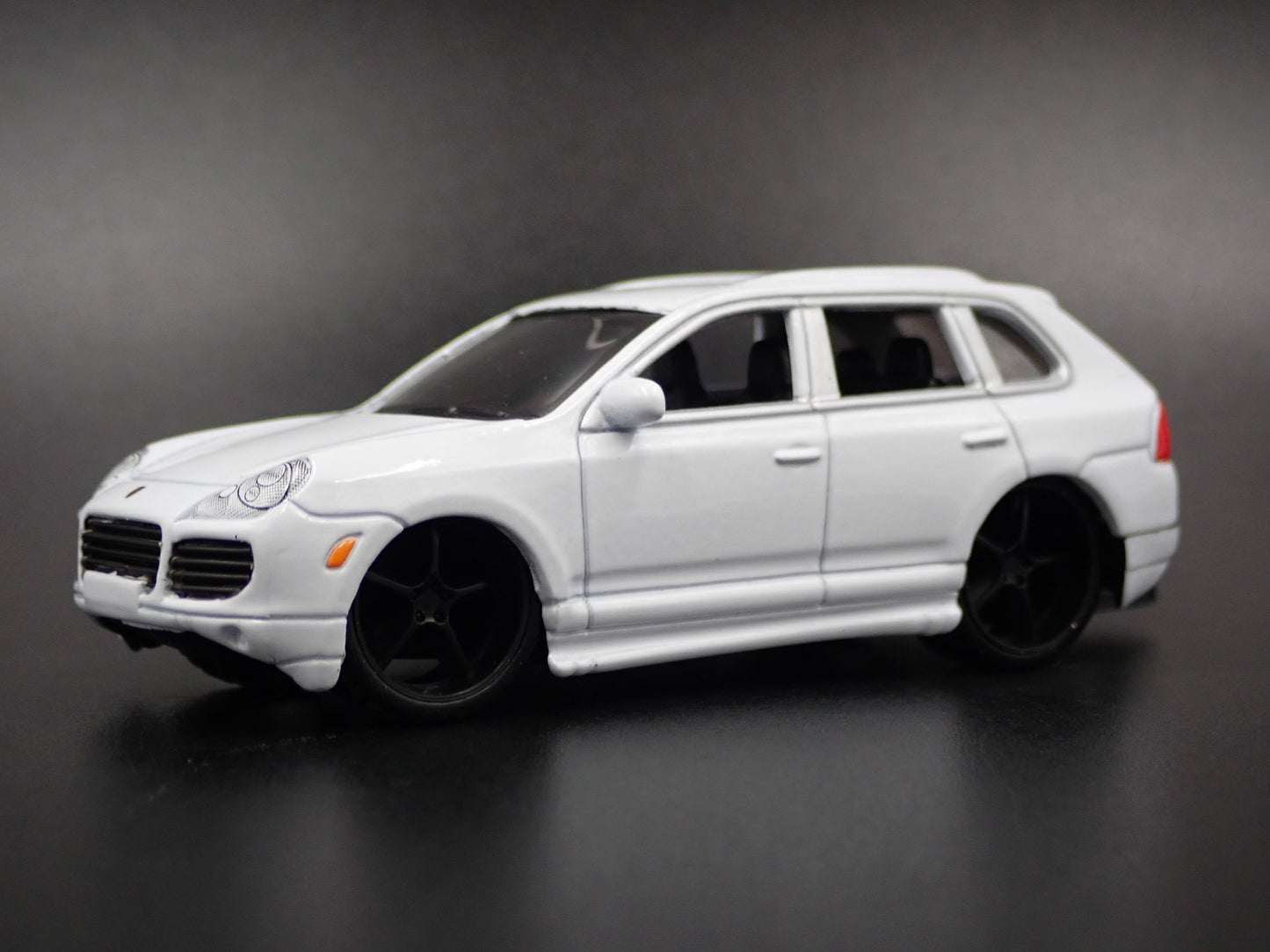 2003 - 2010 PORSCHE CAYENNE TURBO W HITCH  1:64 SCALE DIORAMA DIECAST MODEL CAR