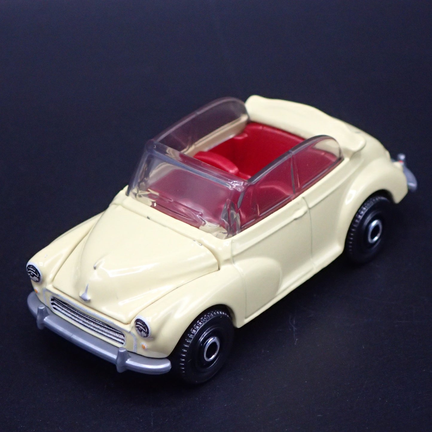 MORRIS MINOR CONVERTIBLE CREAM 1:64 SCALE COLLECTIBLE DIORAMA DIECAST MODEL CAR