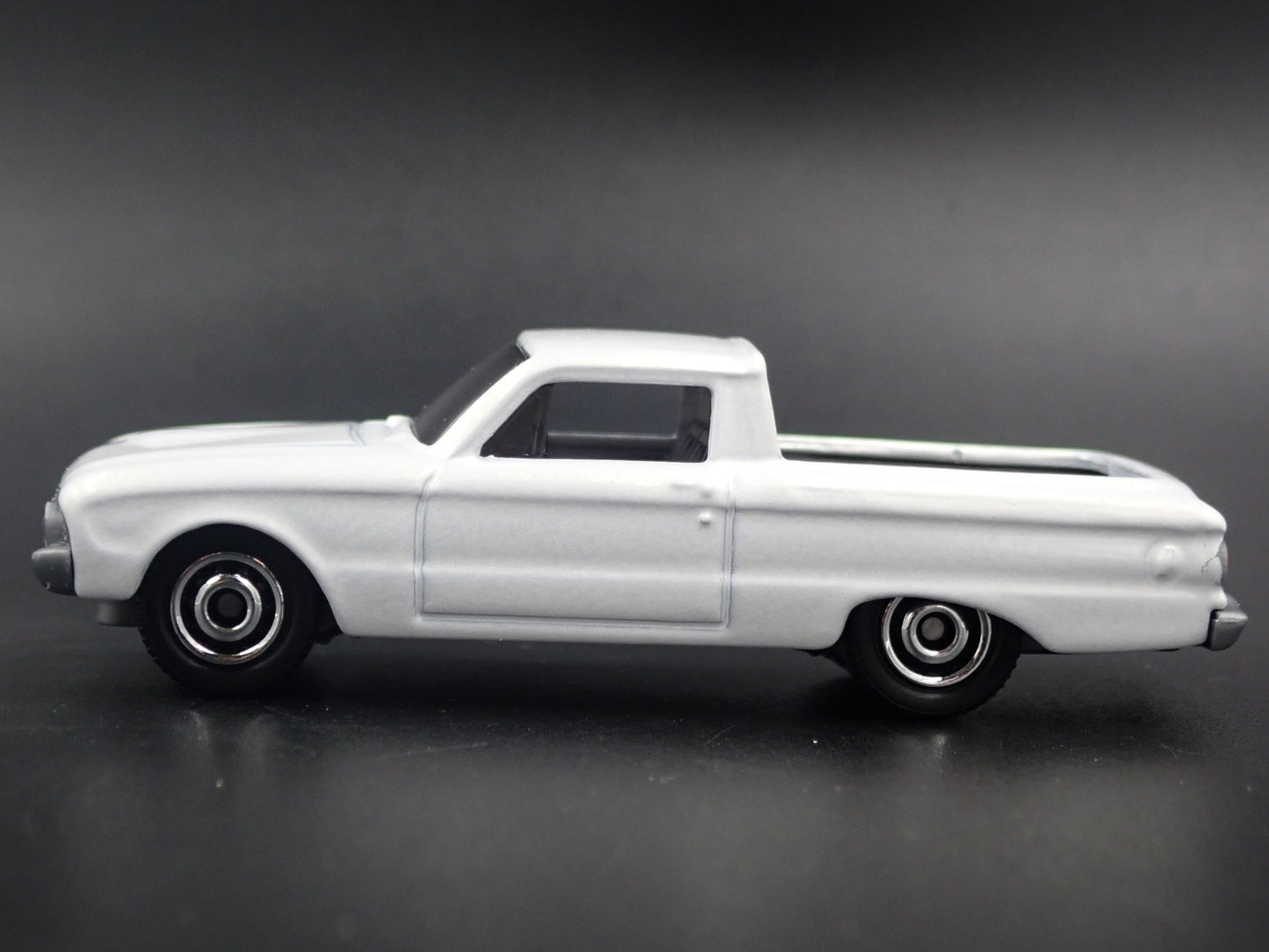 1961 61 FORD RANCHERO PICKUP TRUCK WHITE 1:64 SCALE DIORAMA DIECAST MODEL CAR