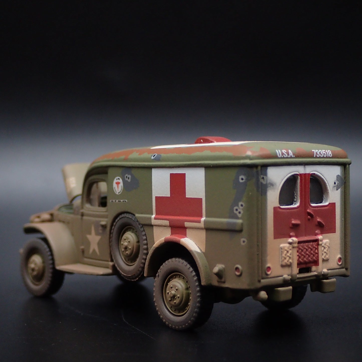 KOREAN WAR GMC WC54 ARMY MILITARY AMBULANCE 1:64 SCALE DIORAMA DIECAST MODEL CAR