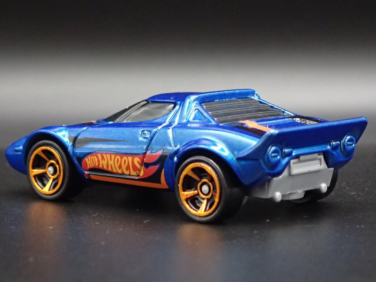 1973-1978 LANCIA STRATOS RACE CAR BLUE 1:64 SCALE DIORAMA DIECAST MODEL CAR