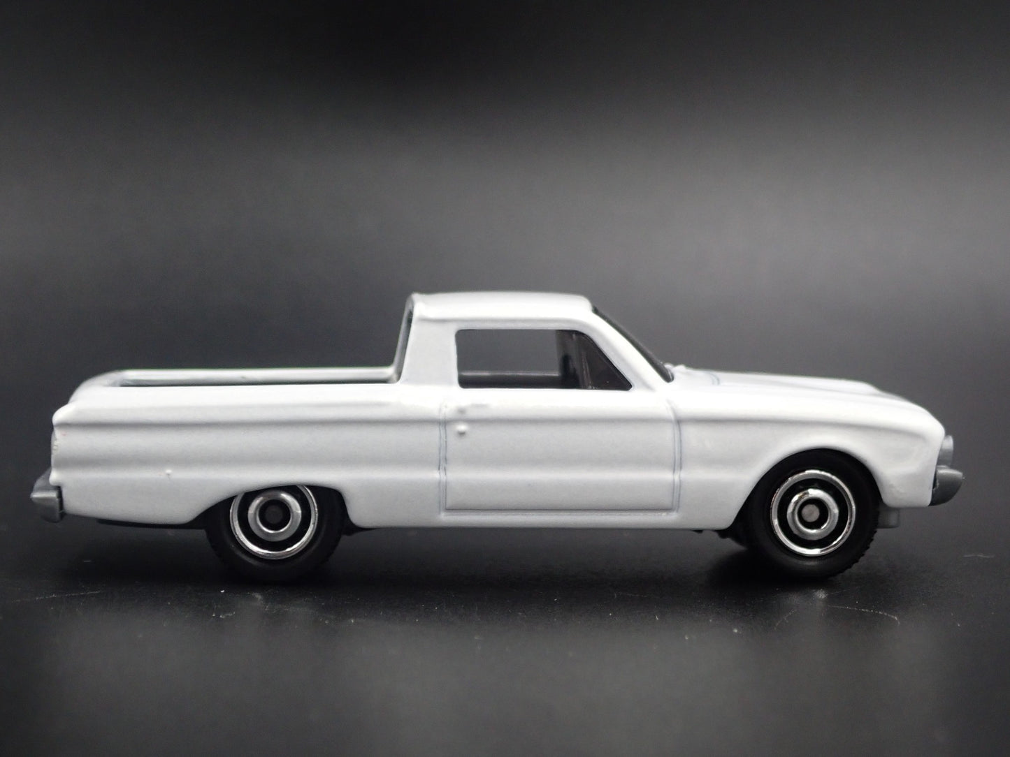 1961 61 FORD RANCHERO PICKUP TRUCK WHITE 1:64 SCALE DIORAMA DIECAST MODEL CAR