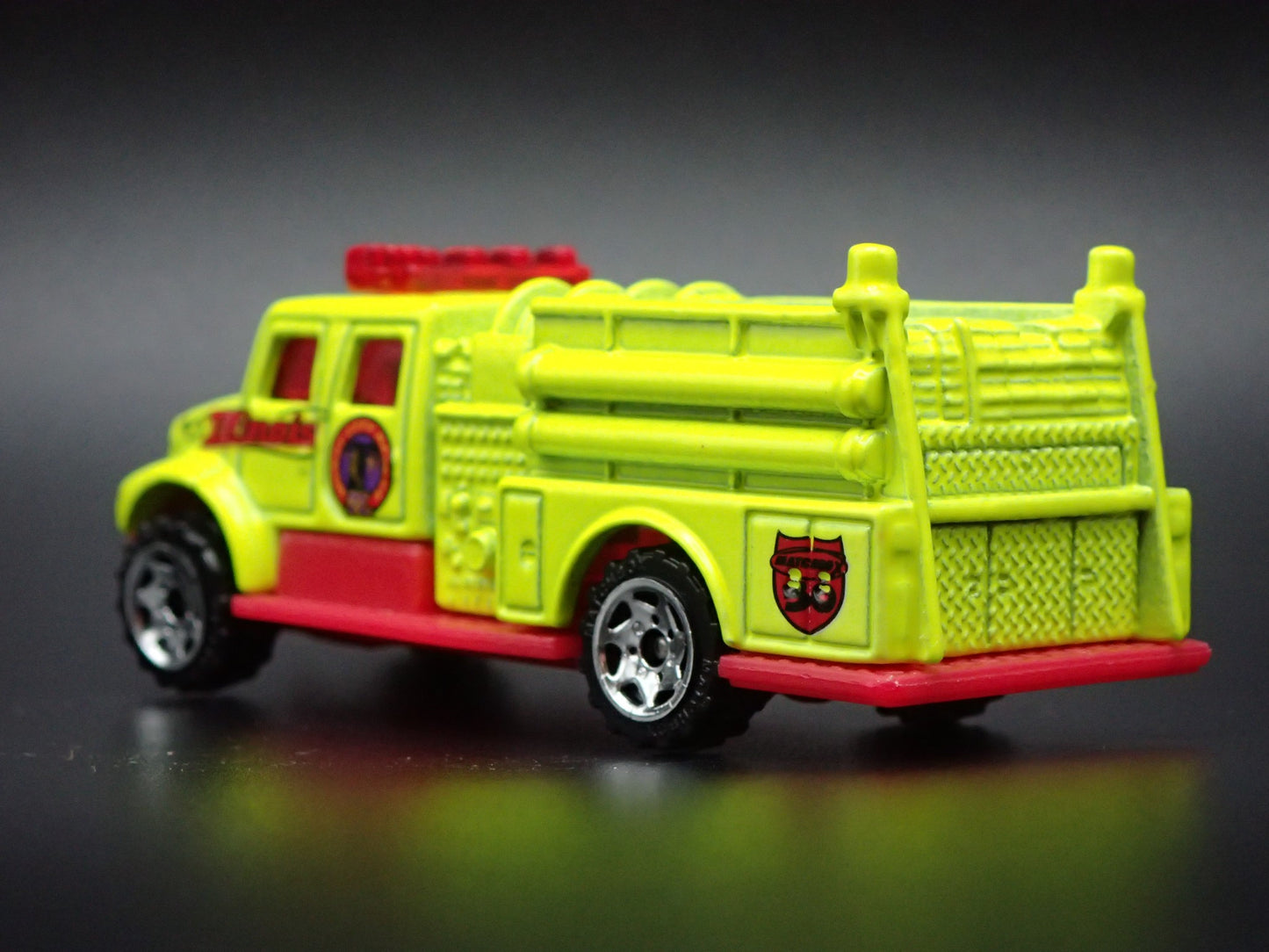 INTERNATIONAL PUMPER FIRE TRUCK ILLINOIS 1:64 MB SCALE DIORAMA DIECAST MODEL CAR