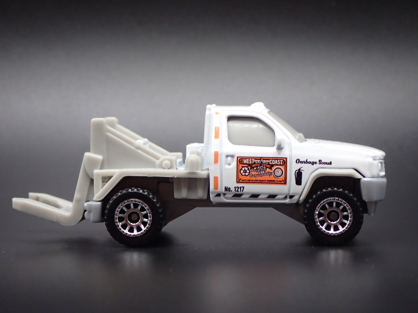 MODERN GARBAGE TIPPER TRASH TRUCK 1/64 MB SCALE COLLECTIBLE DIECAST MODEL CAR