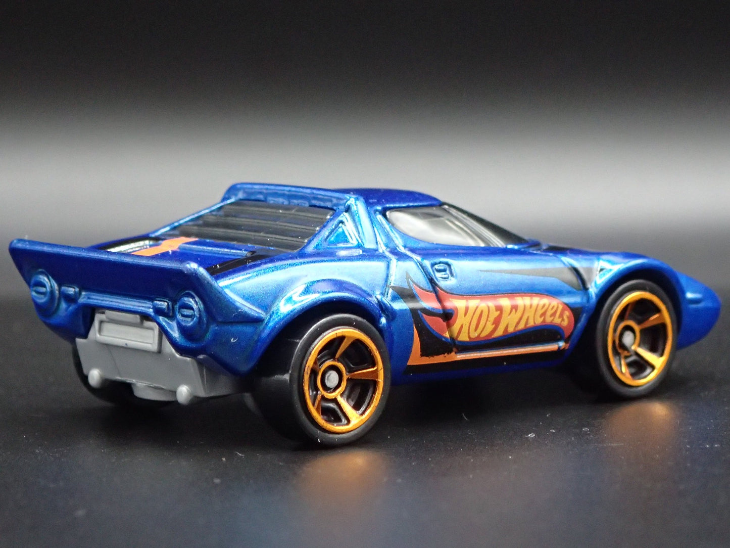 1973-1978 LANCIA STRATOS RACE CAR BLUE 1:64 SCALE DIORAMA DIECAST MODEL CAR