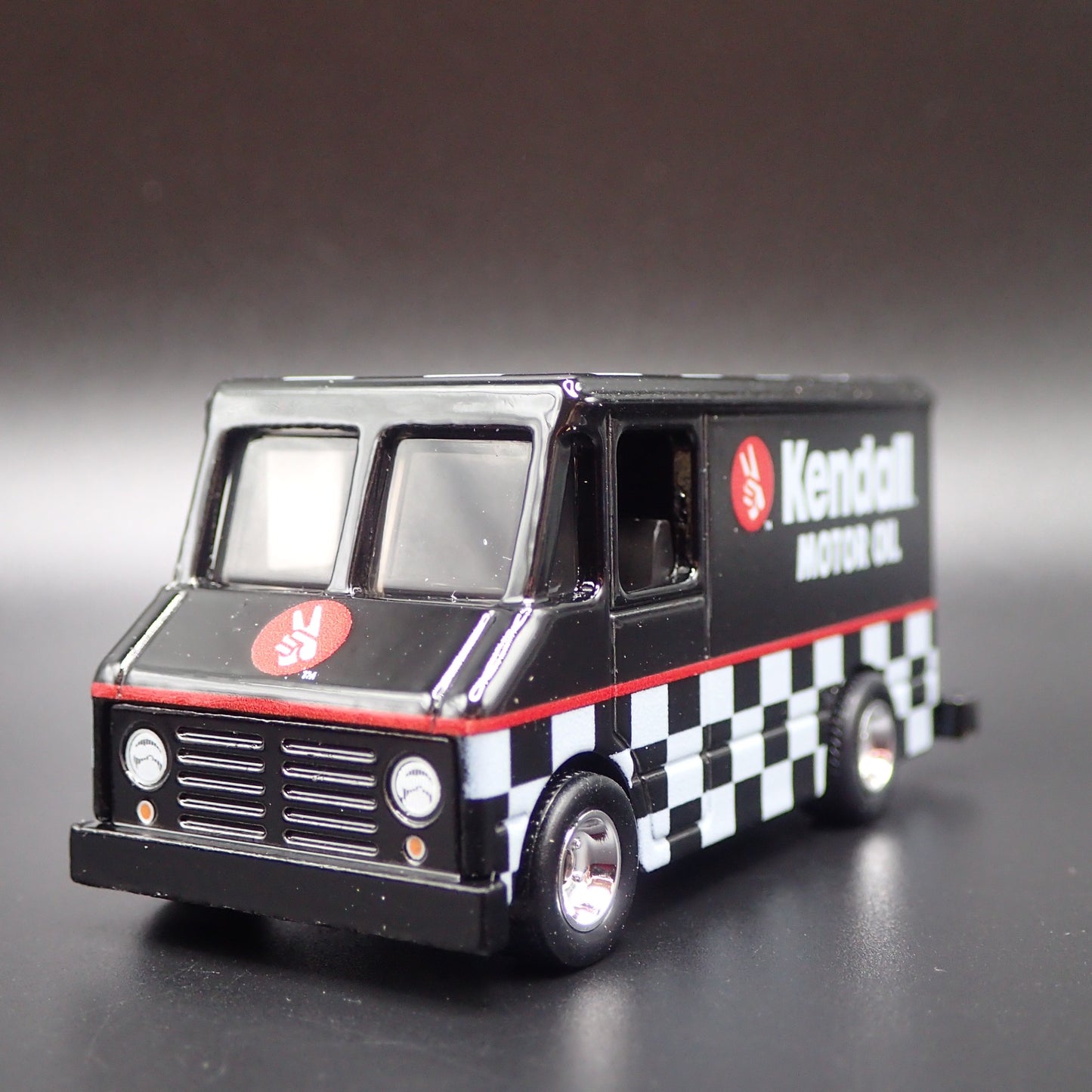 CHEVY GMC STEP BOX VAN KENDALL MOTOR OIL 1:64 SCALE DIORAMA DIECAST MODEL CAR