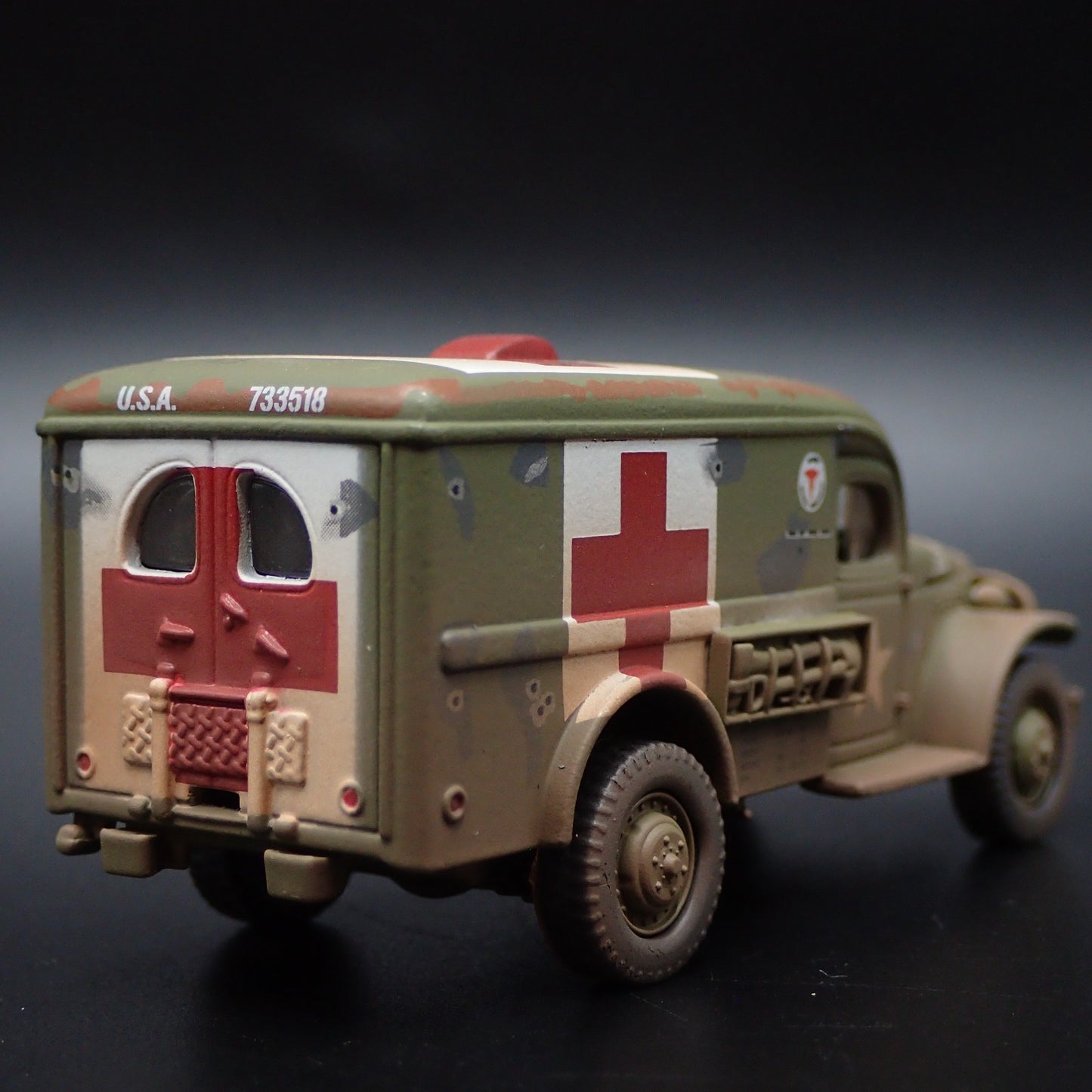KOREAN WAR GMC WC54 ARMY MILITARY AMBULANCE 1:64 SCALE DIORAMA DIECAST MODEL CAR