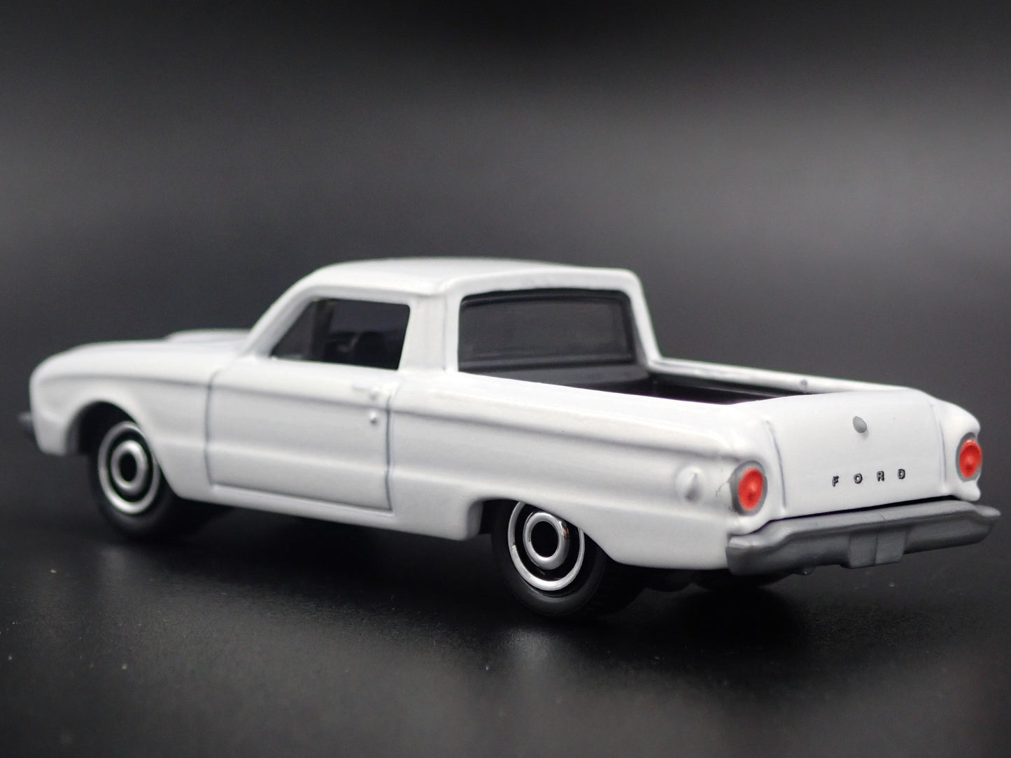 1961 61 FORD RANCHERO PICKUP TRUCK WHITE 1:64 SCALE DIORAMA DIECAST MODEL CAR