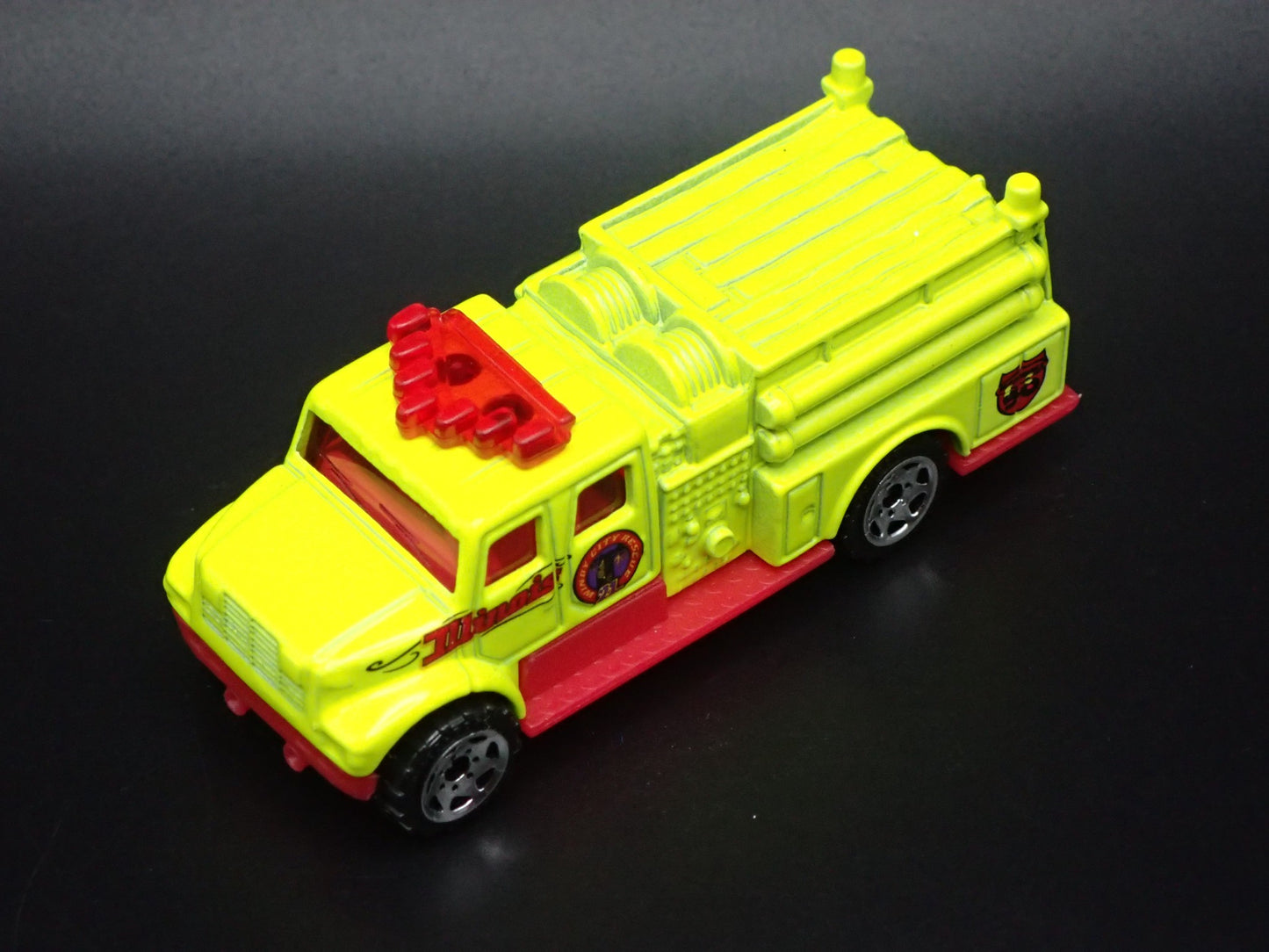 INTERNATIONAL PUMPER FIRE TRUCK ILLINOIS 1:64 MB SCALE DIORAMA DIECAST MODEL CAR