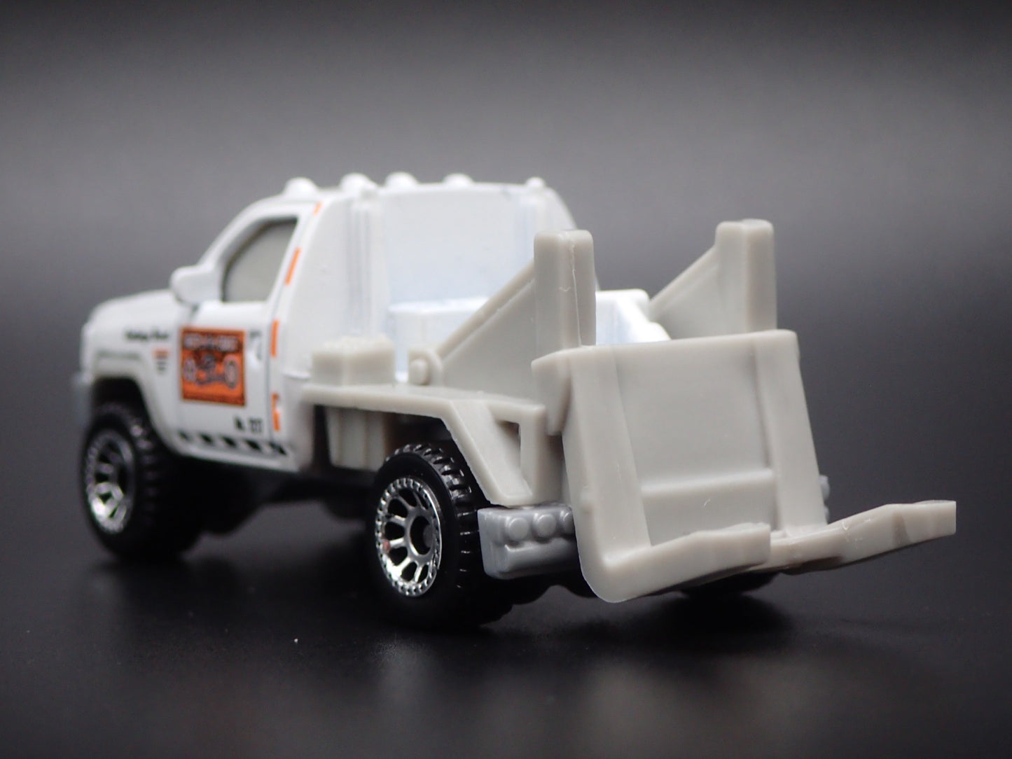 MODERN GARBAGE TIPPER TRASH TRUCK 1/64 MB SCALE COLLECTIBLE DIECAST MODEL CAR